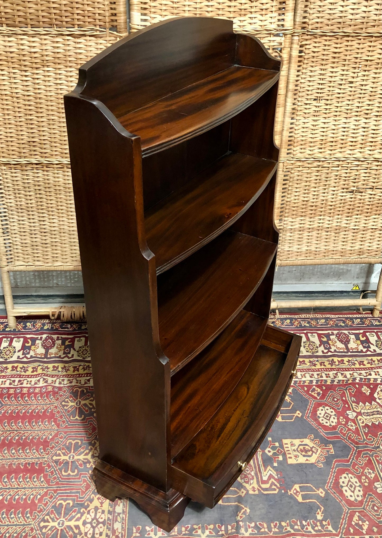 000641.... Handsome Vintage Mahogany Bookcase