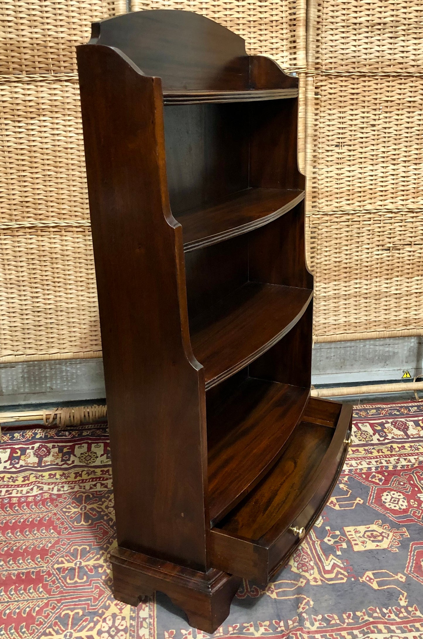 000641.... Handsome Vintage Mahogany Bookcase