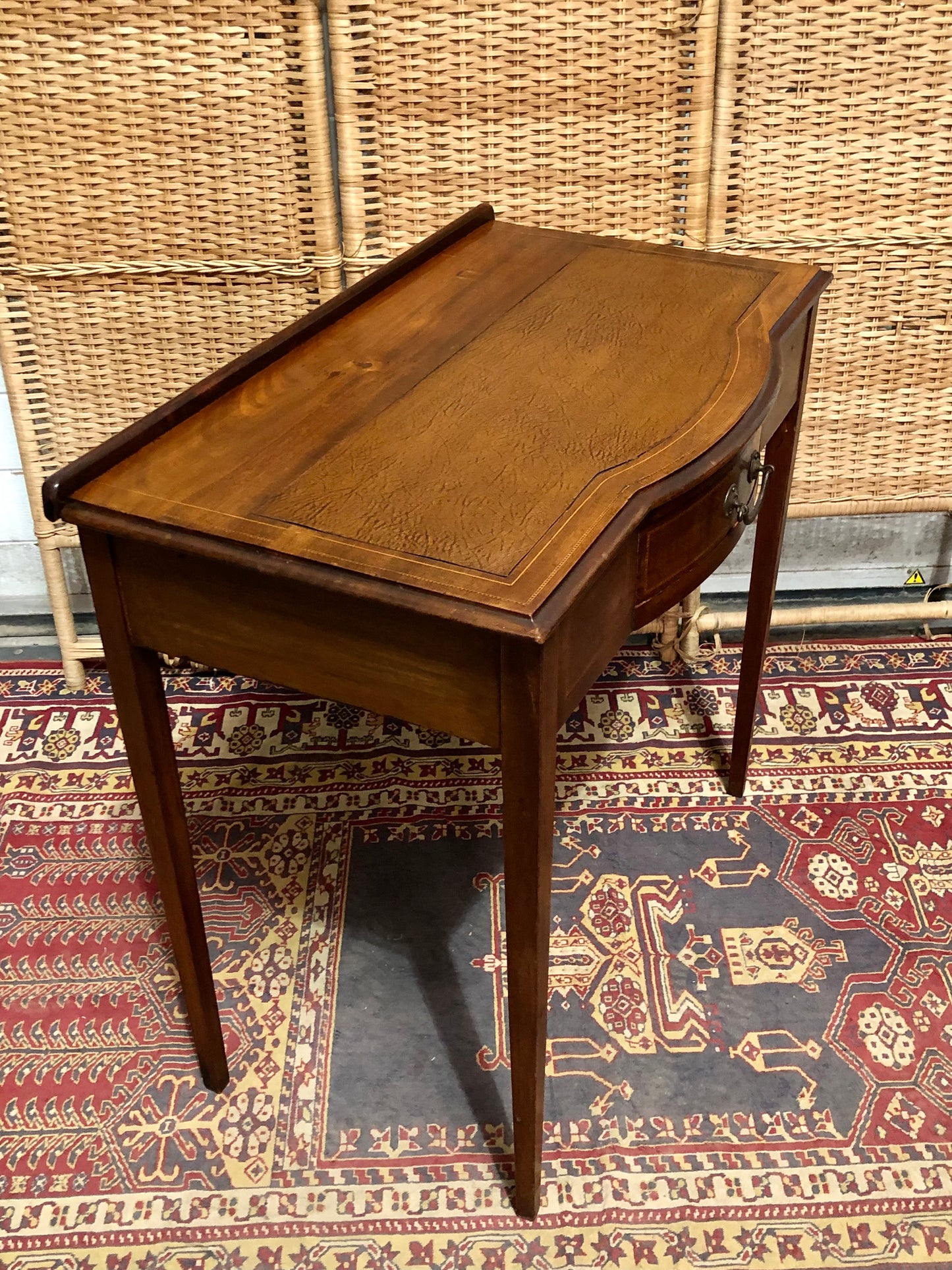 000640....Handsome Edwardian Mahogany Writing/Dressing Table