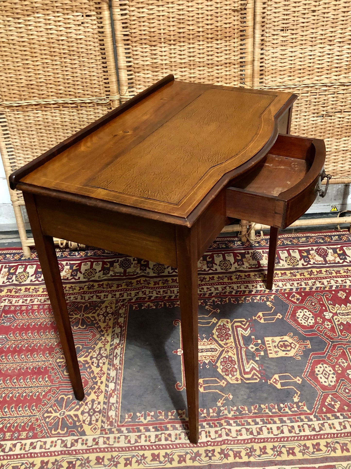 000640....Handsome Edwardian Mahogany Writing/Dressing Table