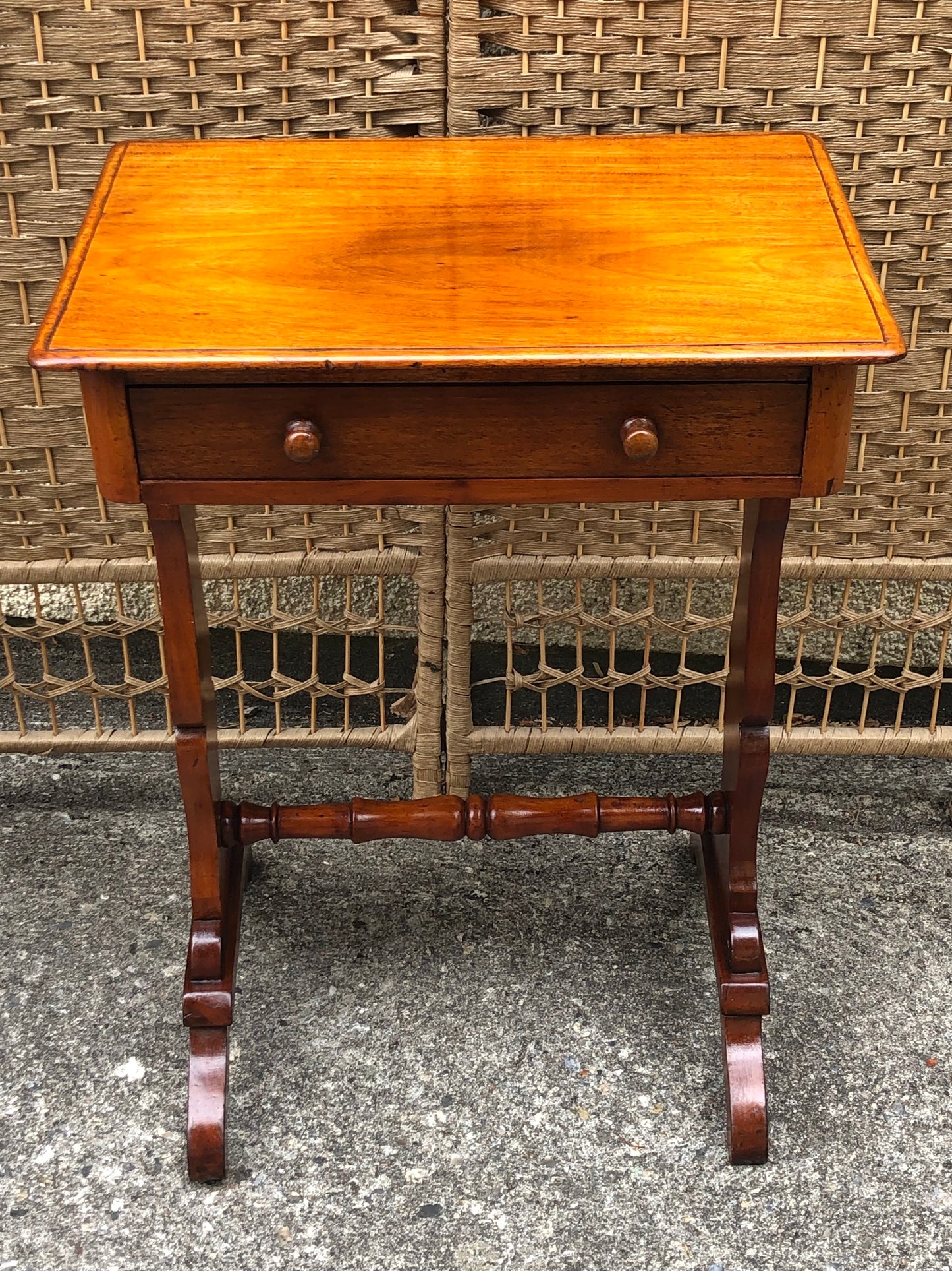000500....Handsome Small Antique Mahogany Lamp Table