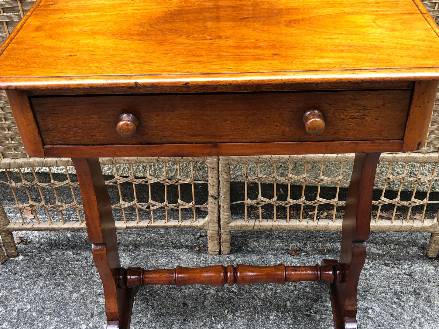 000500....Handsome Small Antique Mahogany Lamp Table