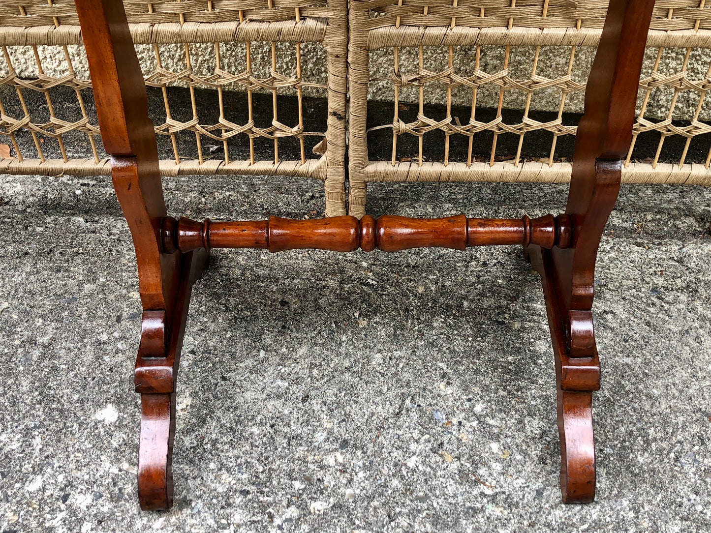 000500....Handsome Small Antique Mahogany Lamp Table