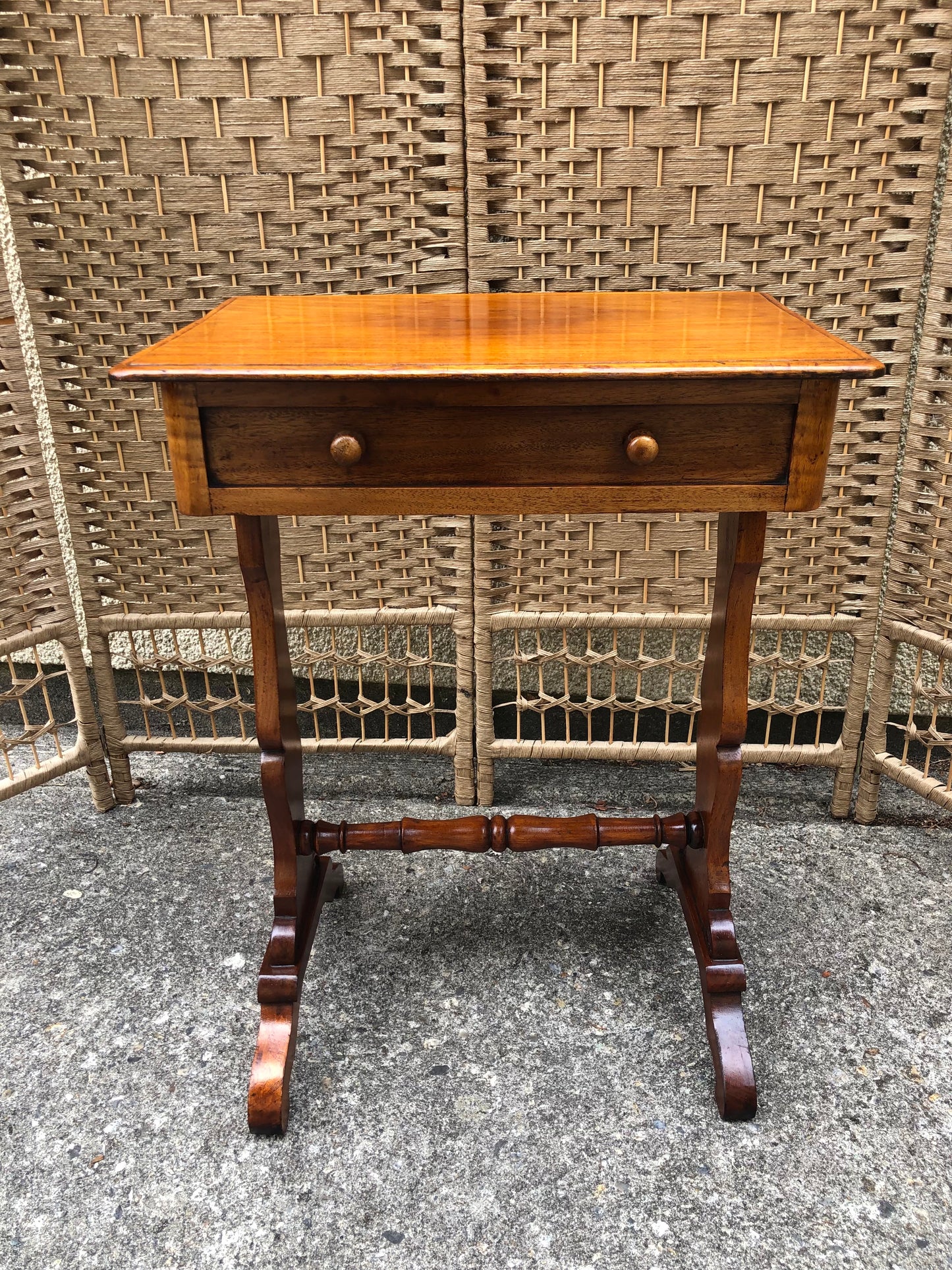 000500....Handsome Small Antique Mahogany Lamp Table