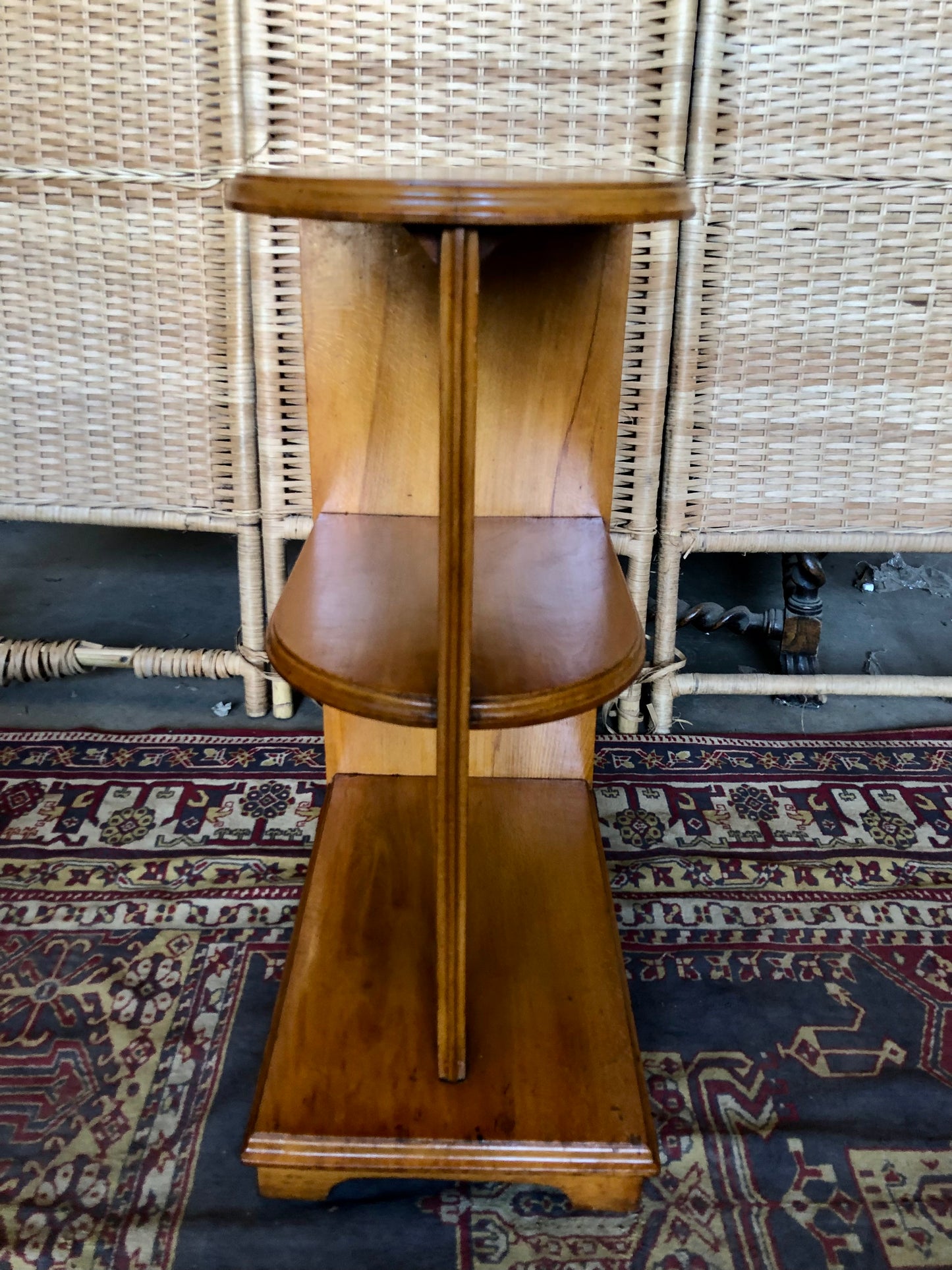 000499....Handsome Art Deco Side Or Lamp Table