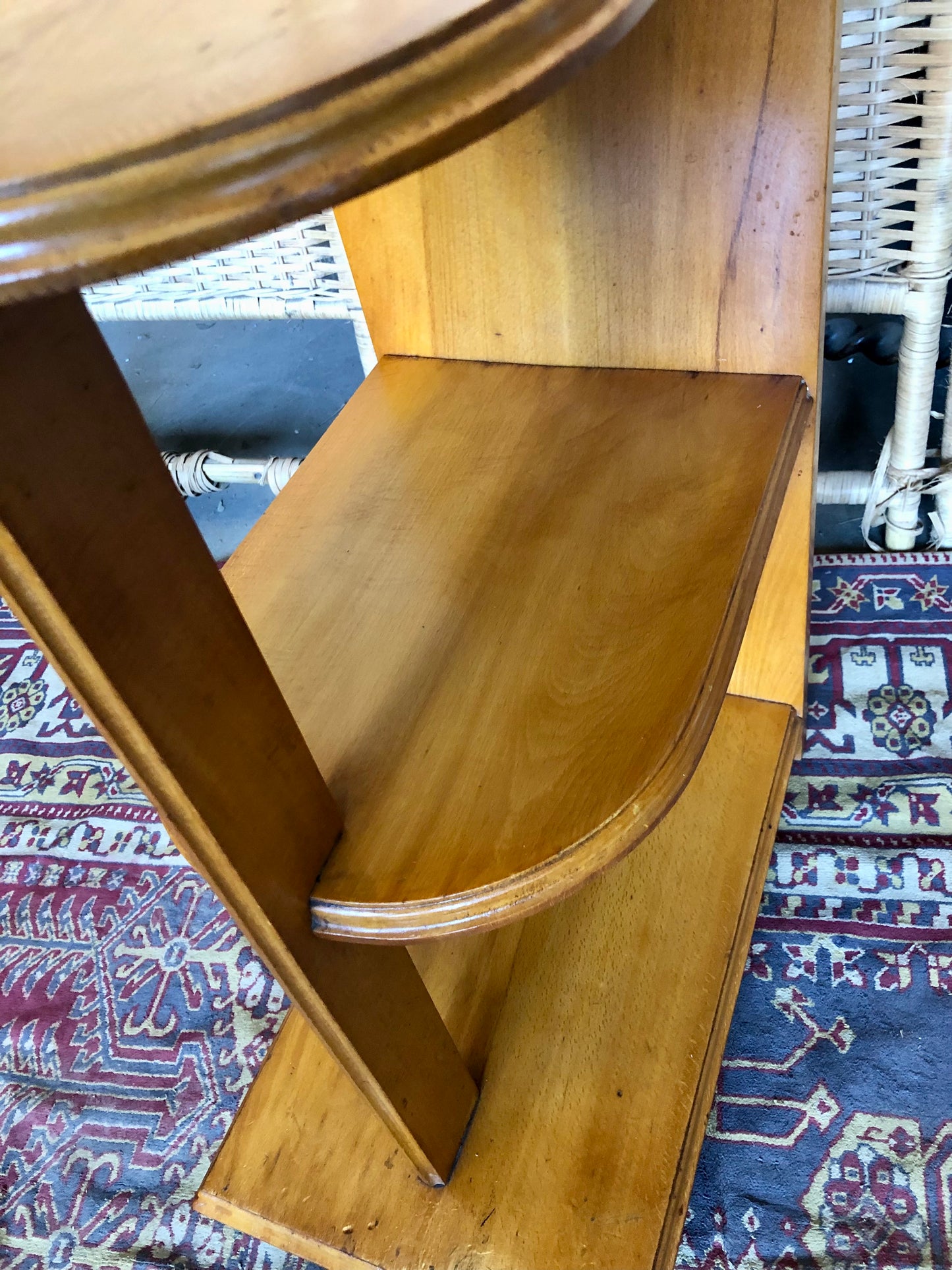 000499....Handsome Art Deco Side Or Lamp Table