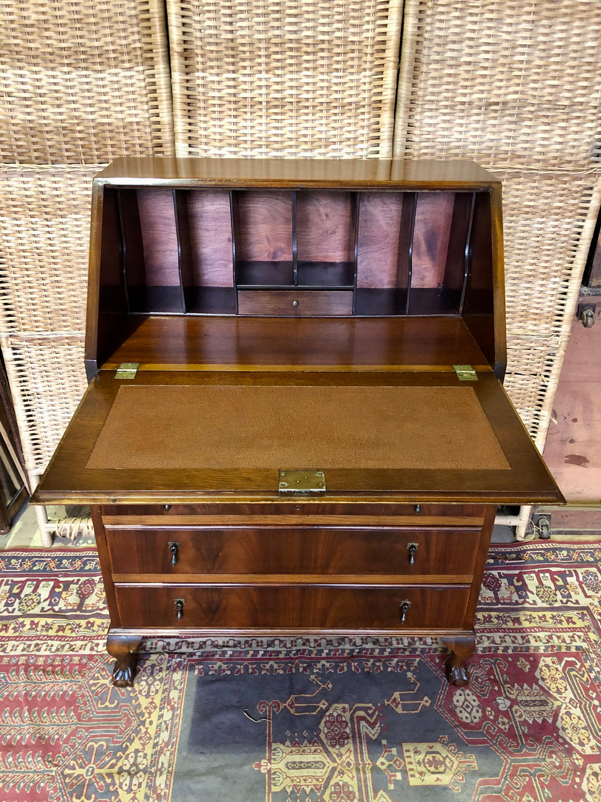000487....Handsome Vintage Mahogany Bureau Or Writing Desk