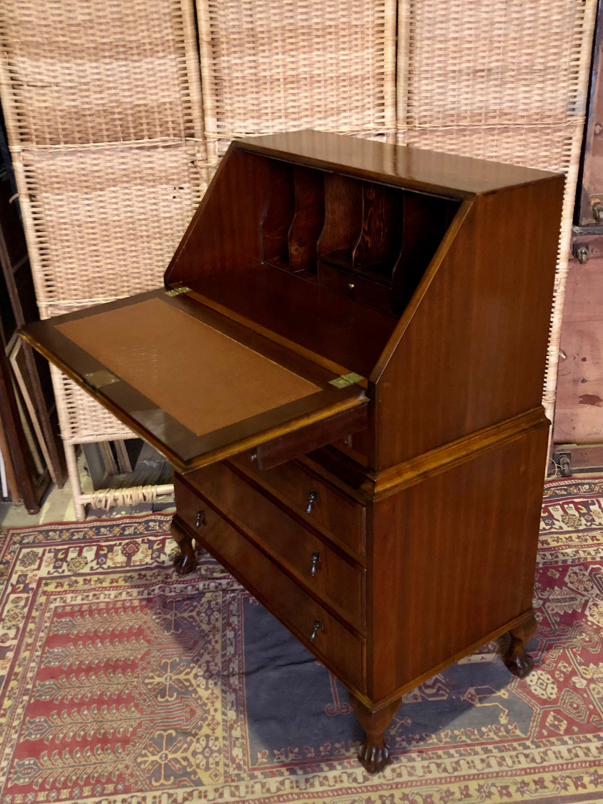 000487....Handsome Vintage Mahogany Bureau Or Writing Desk