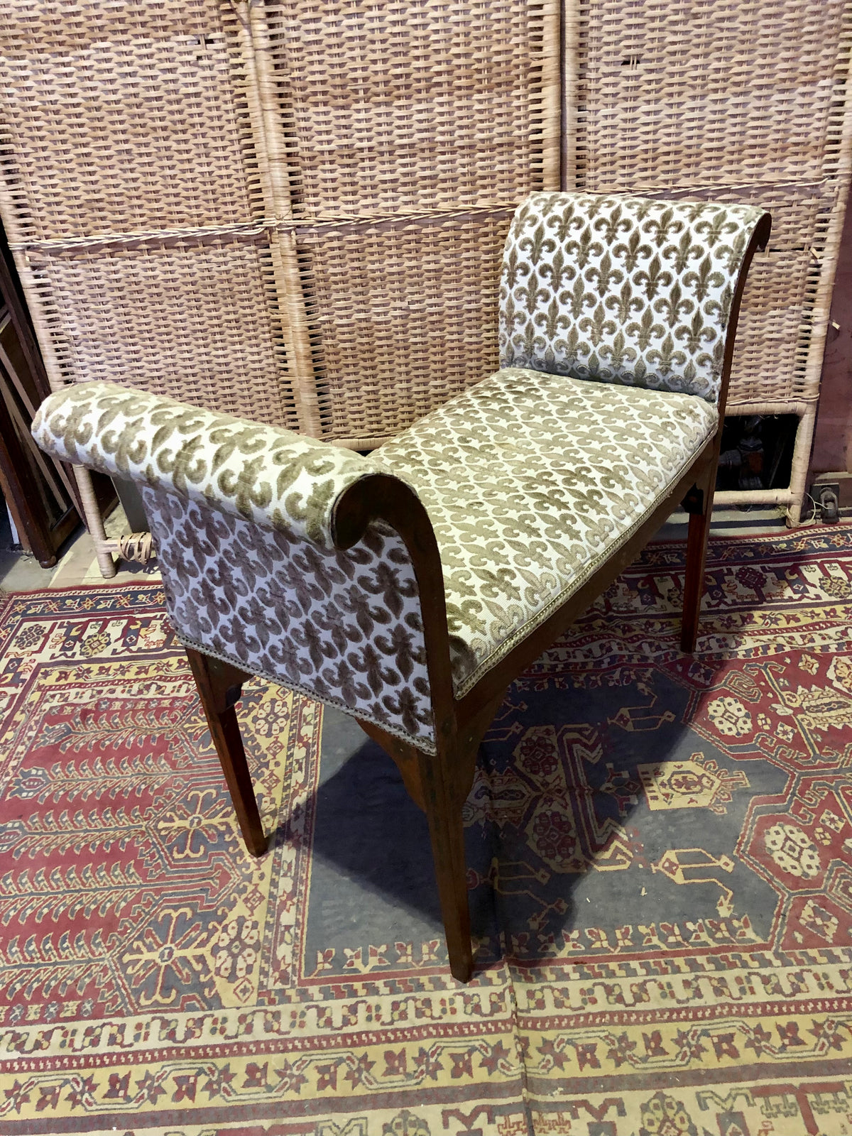 000485....Handsome Antique Mahogany Window Seat