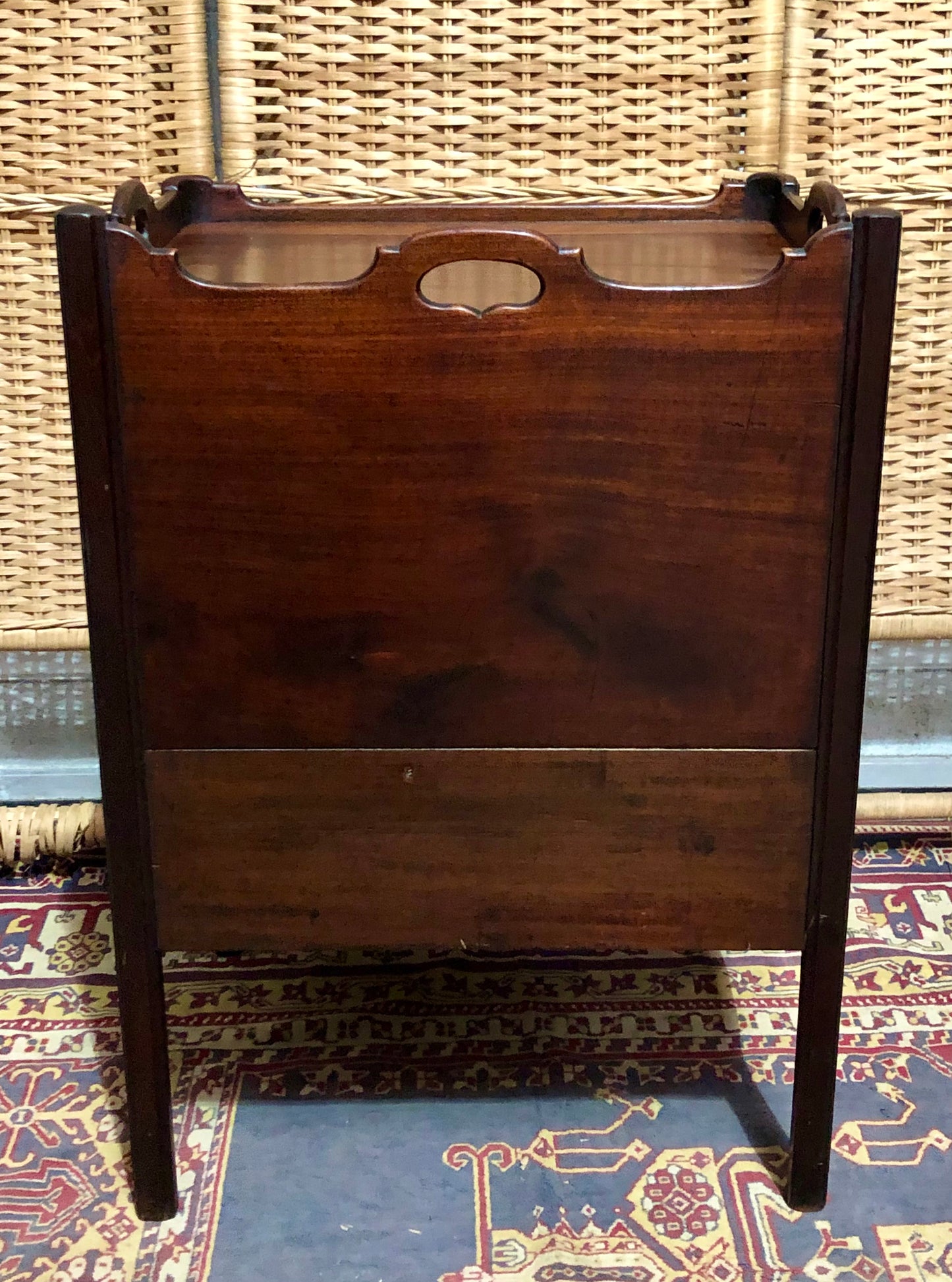 000606....Handsome George 111 Bedside /Lamp Table
