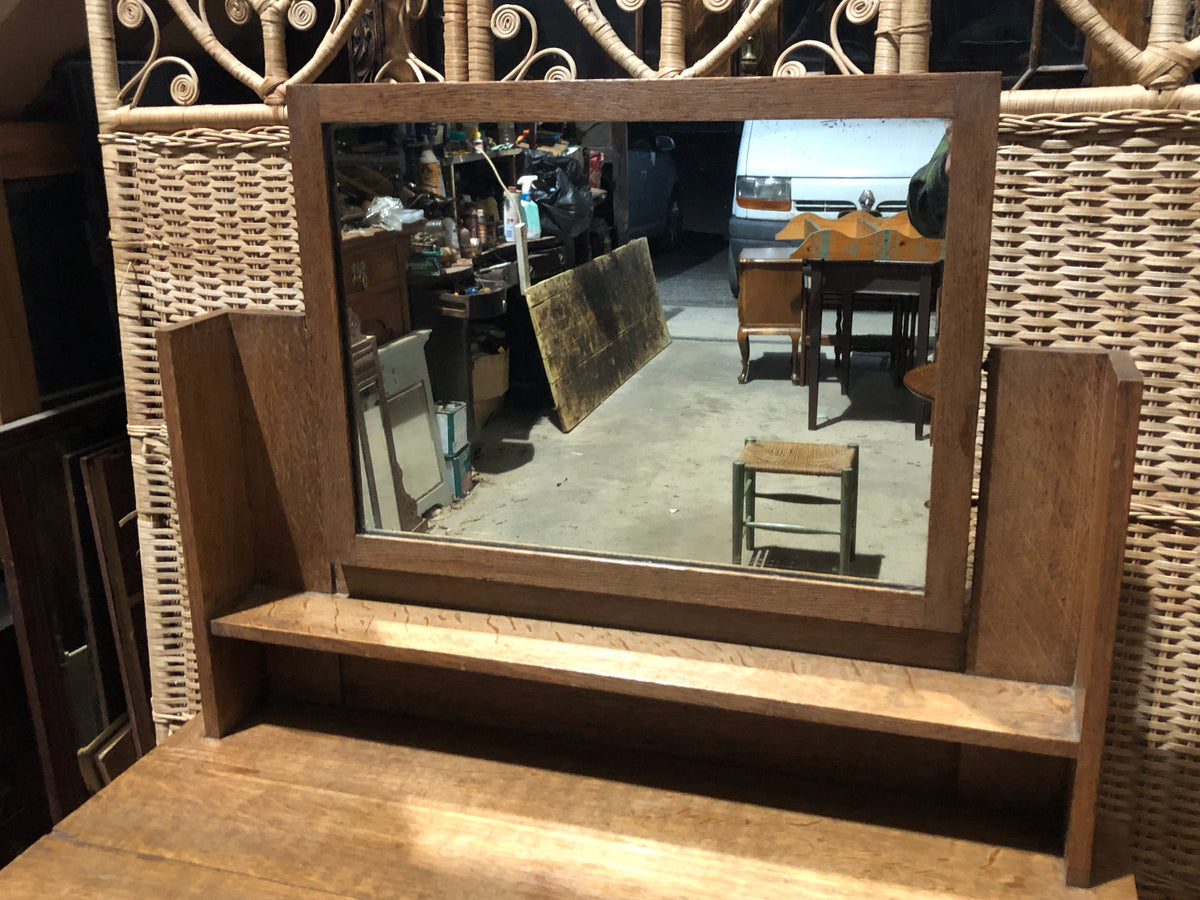 000484....Handsome Arts And Crafts Oak Dressing Table/Chest