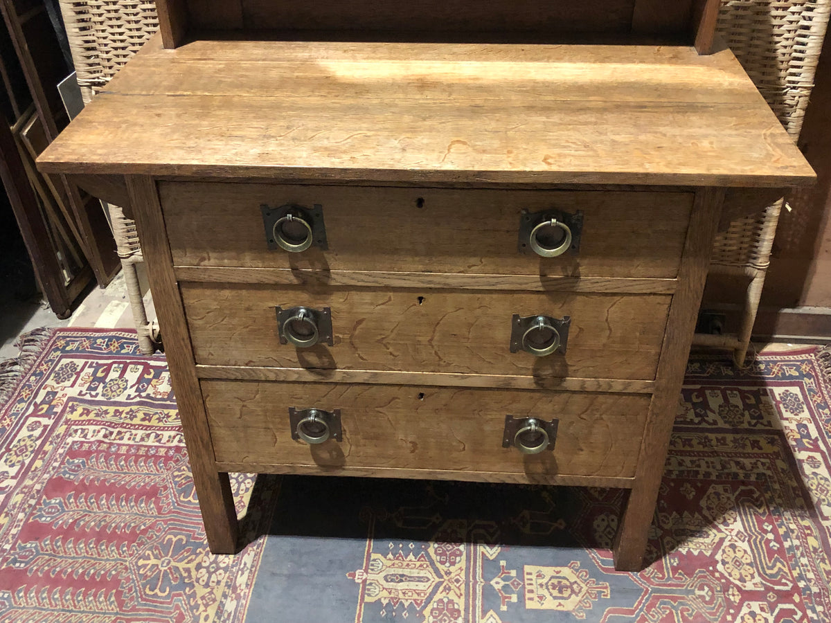 000484....Handsome Arts And Crafts Oak Dressing Table/Chest