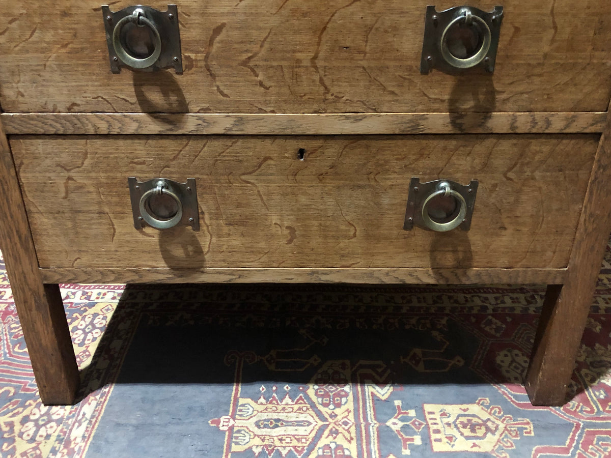 000484....Handsome Arts And Crafts Oak Dressing Table/Chest