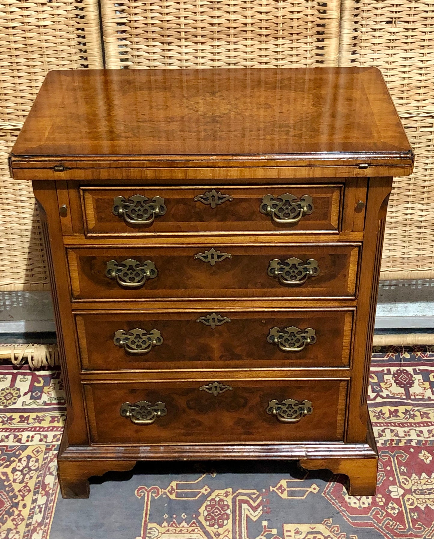 000595....Handsome Vintage Figured Walnut Chest Of Drawers/Small Chest