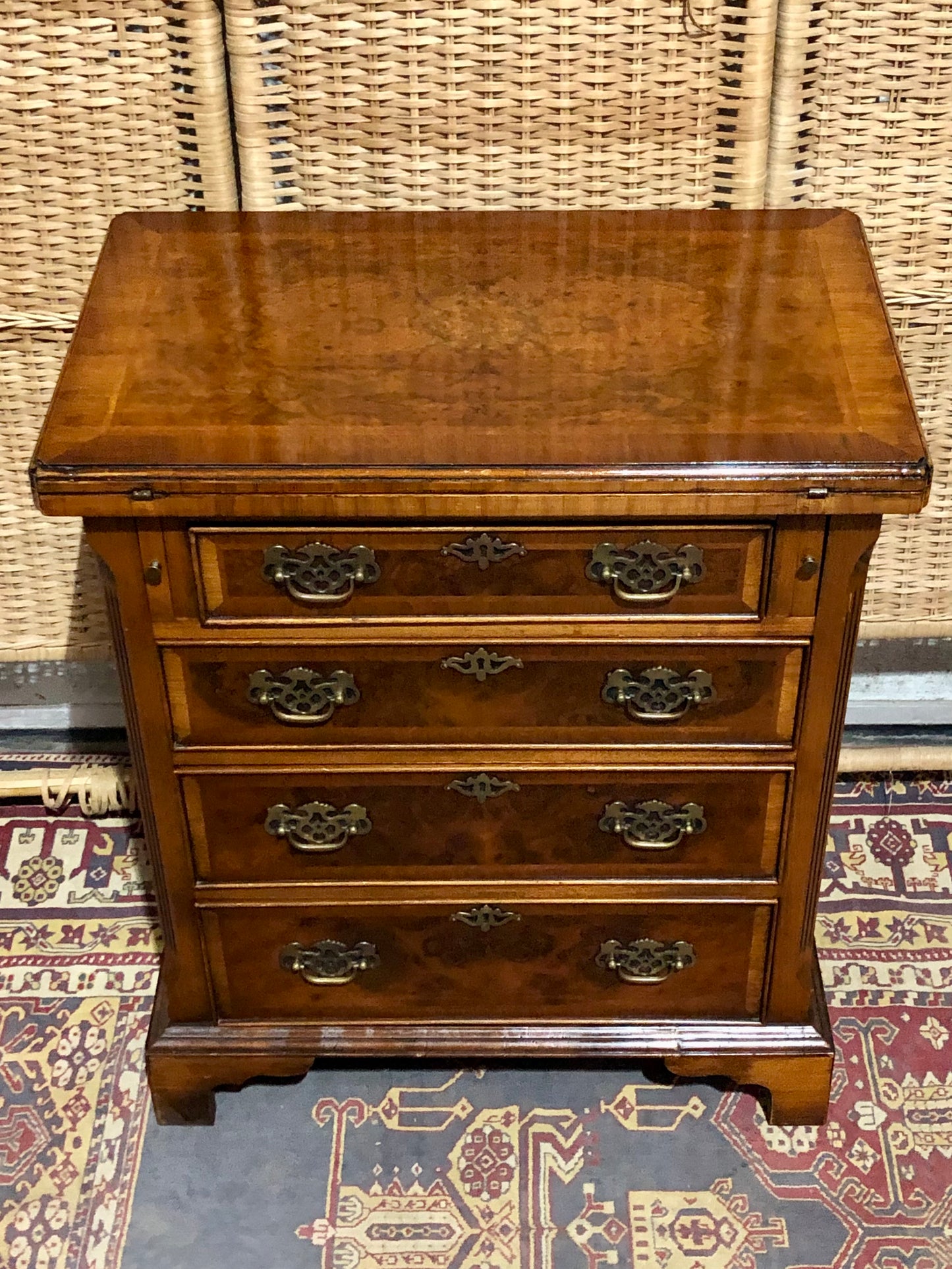 000595....Handsome Vintage Figured Walnut Chest Of Drawers/Small Chest