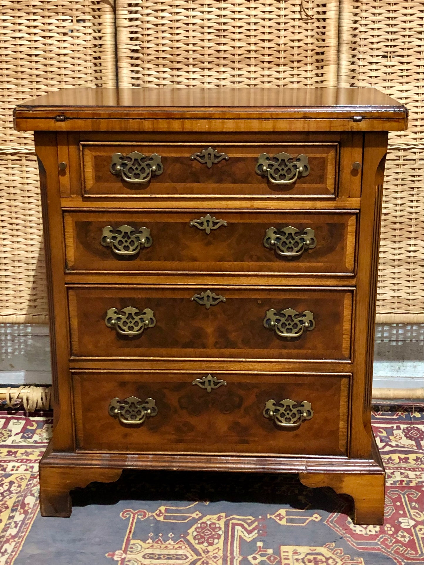 000595....Handsome Vintage Figured Walnut Chest Of Drawers/Small Chest