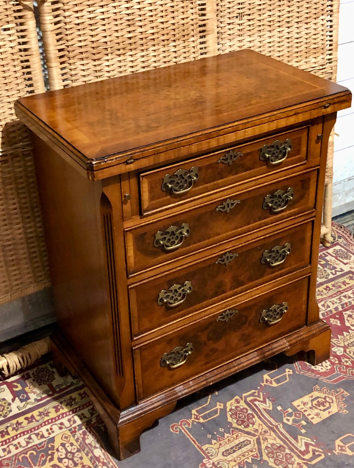 000595....Handsome Vintage Figured Walnut Chest Of Drawers/Small Chest
