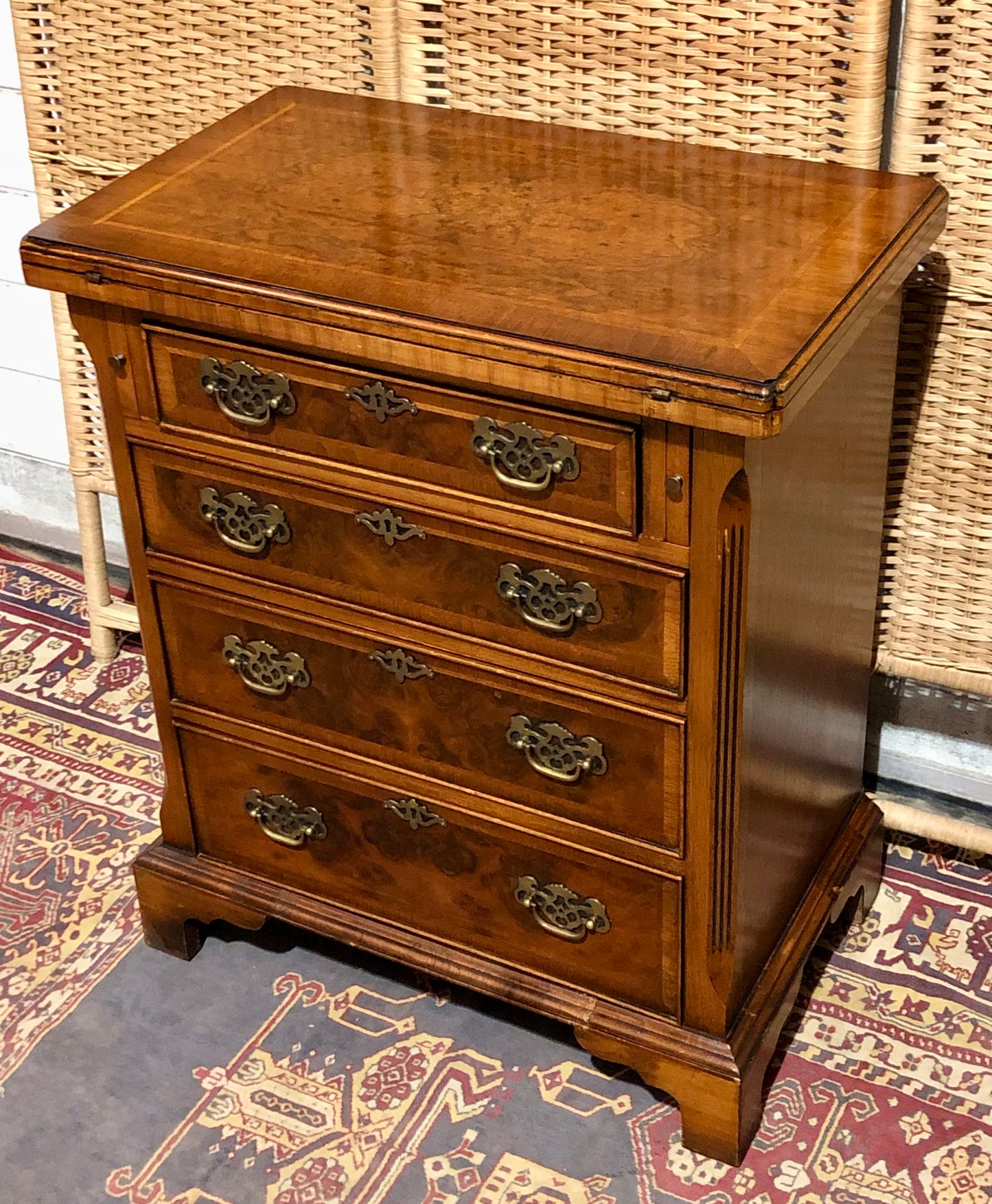 000595....Handsome Vintage Figured Walnut Chest Of Drawers/Small Chest