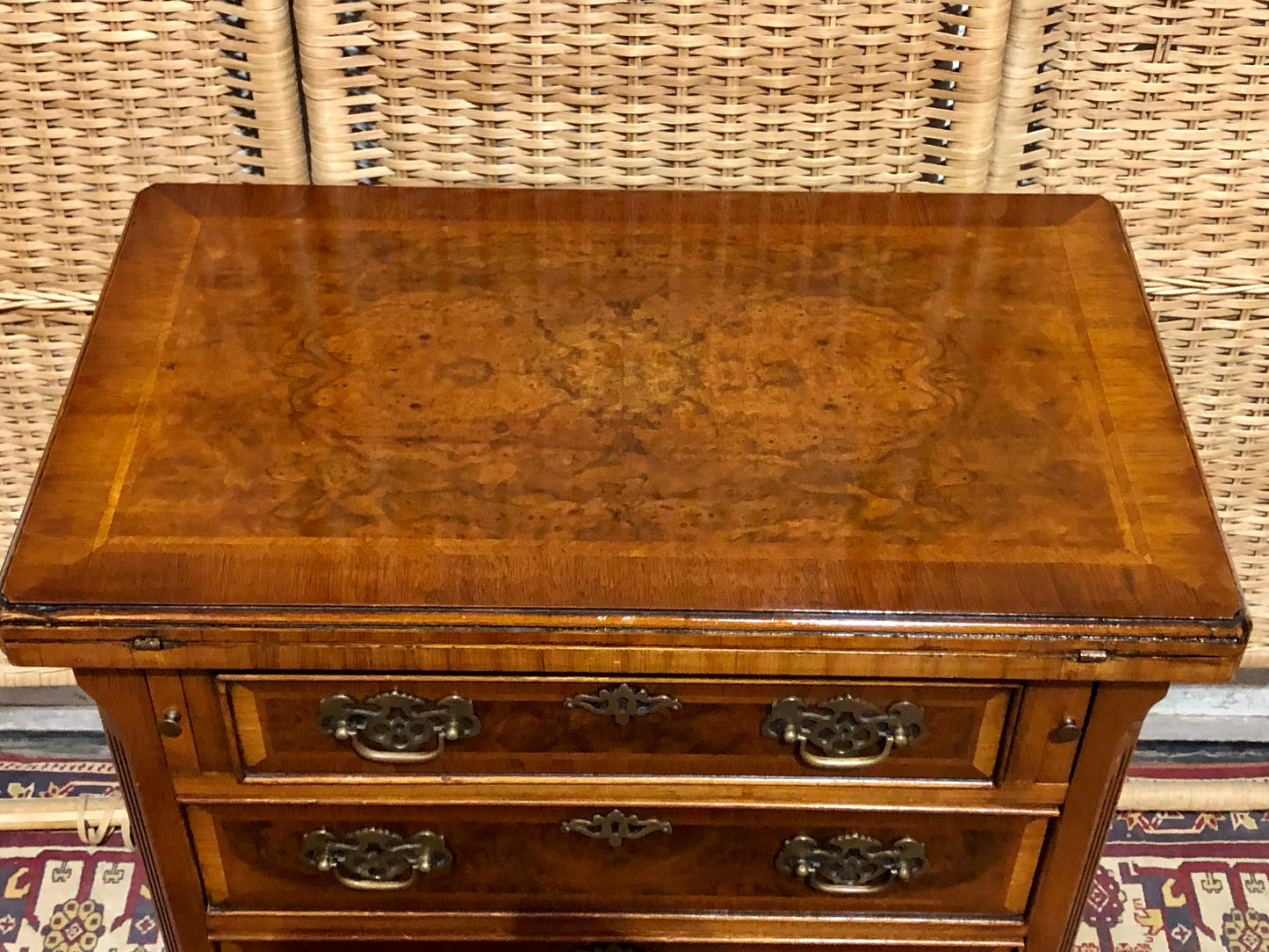 000595....Handsome Vintage Figured Walnut Chest Of Drawers/Small Chest