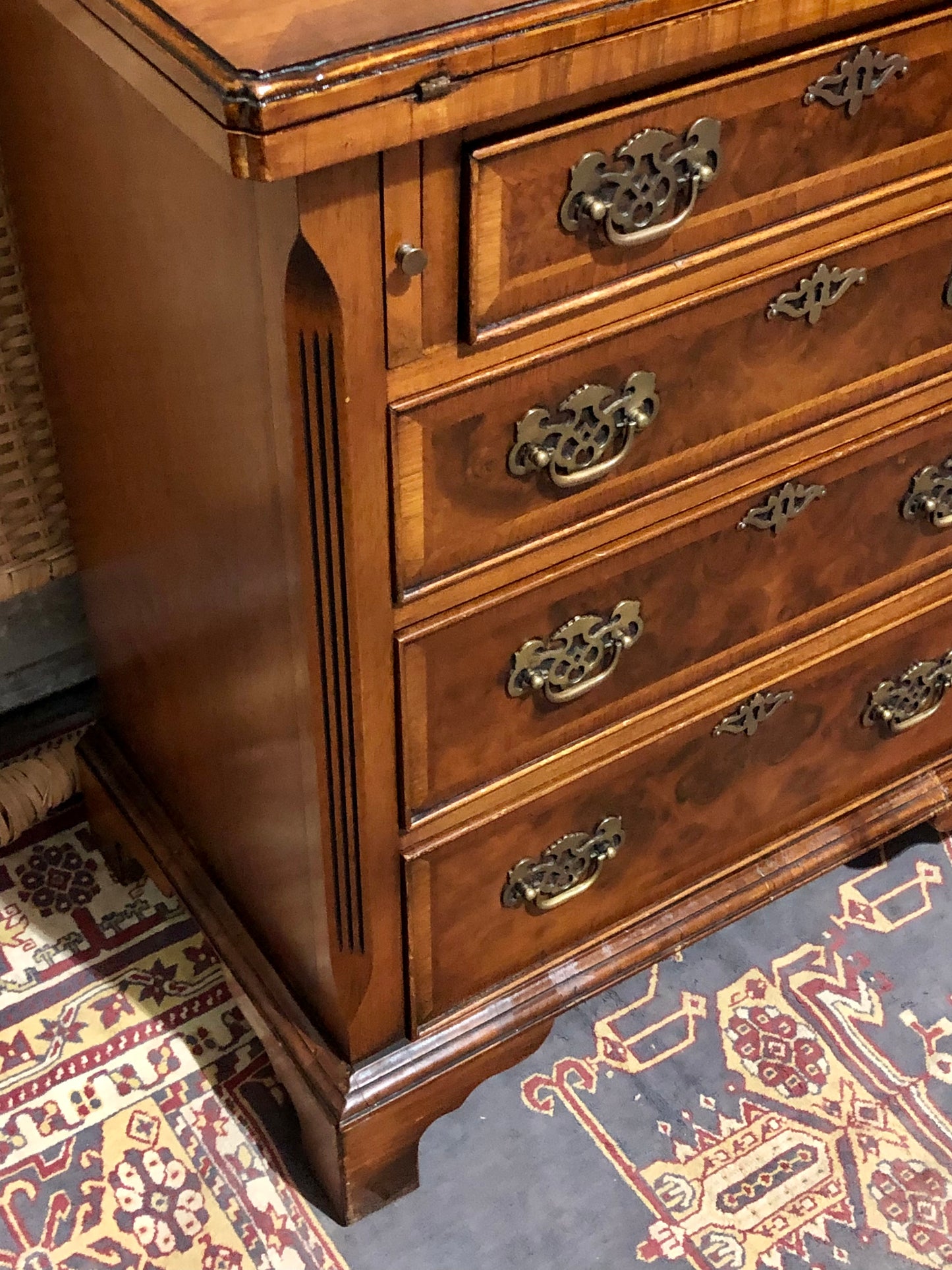 000595....Handsome Vintage Figured Walnut Chest Of Drawers/Small Chest