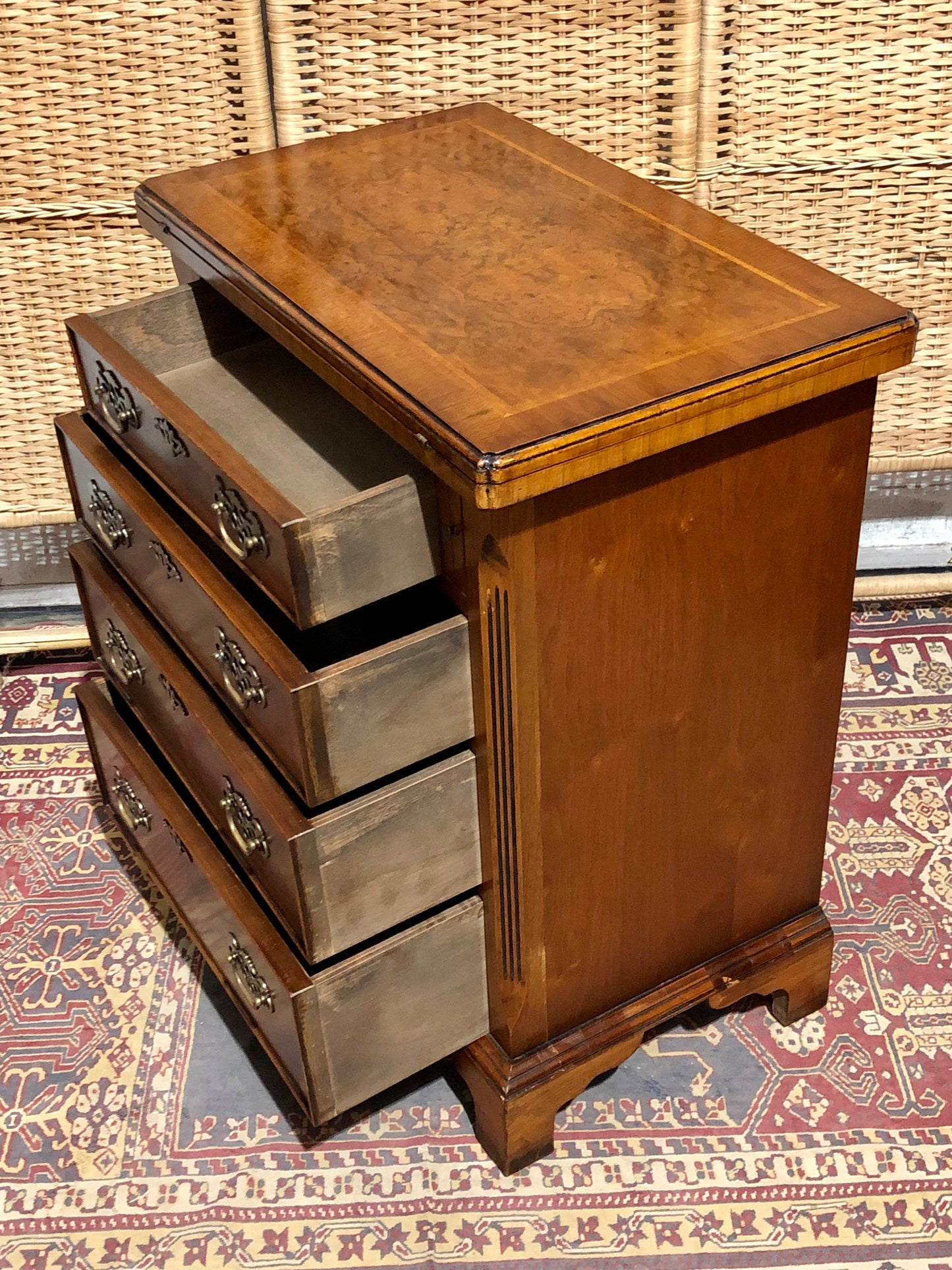 000595....Handsome Vintage Figured Walnut Chest Of Drawers/Small Chest