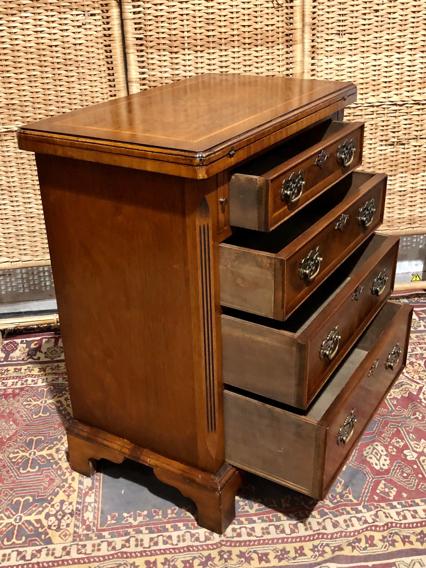 000595....Handsome Vintage Figured Walnut Chest Of Drawers/Small Chest