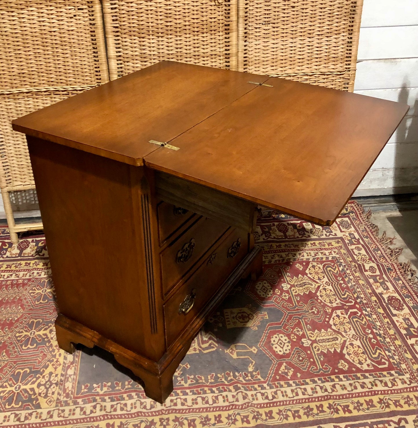 000595....Handsome Vintage Figured Walnut Chest Of Drawers/Small Chest