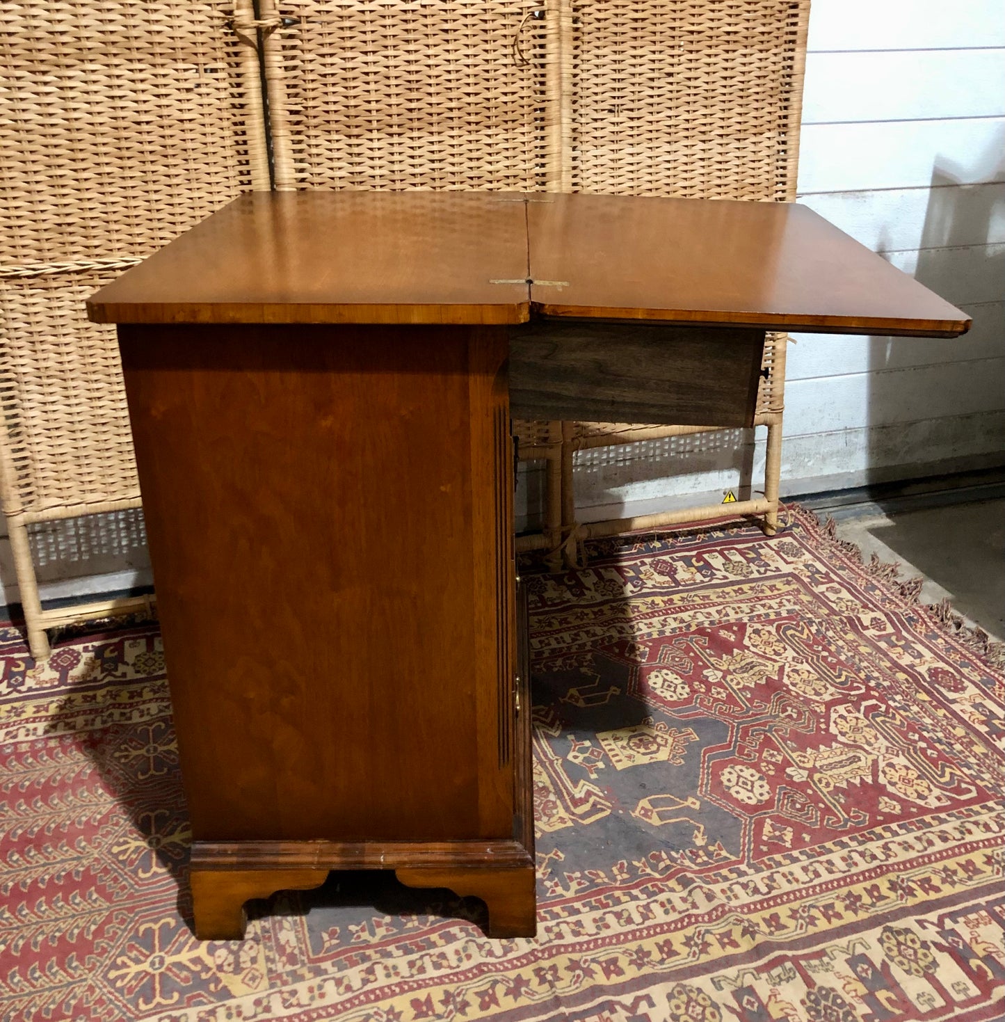 000595....Handsome Vintage Figured Walnut Chest Of Drawers/Small Chest