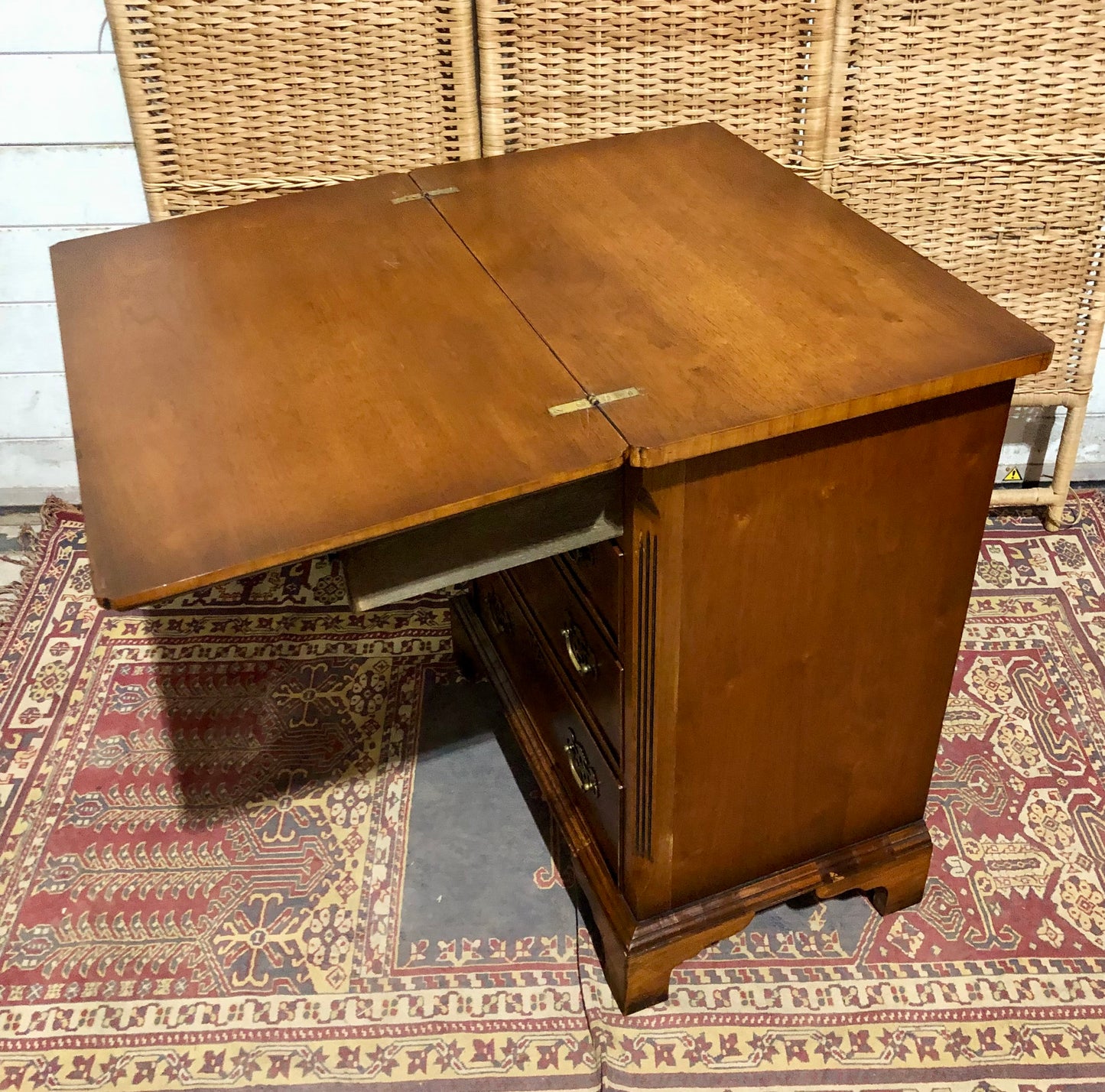 000595....Handsome Vintage Figured Walnut Chest Of Drawers/Small Chest