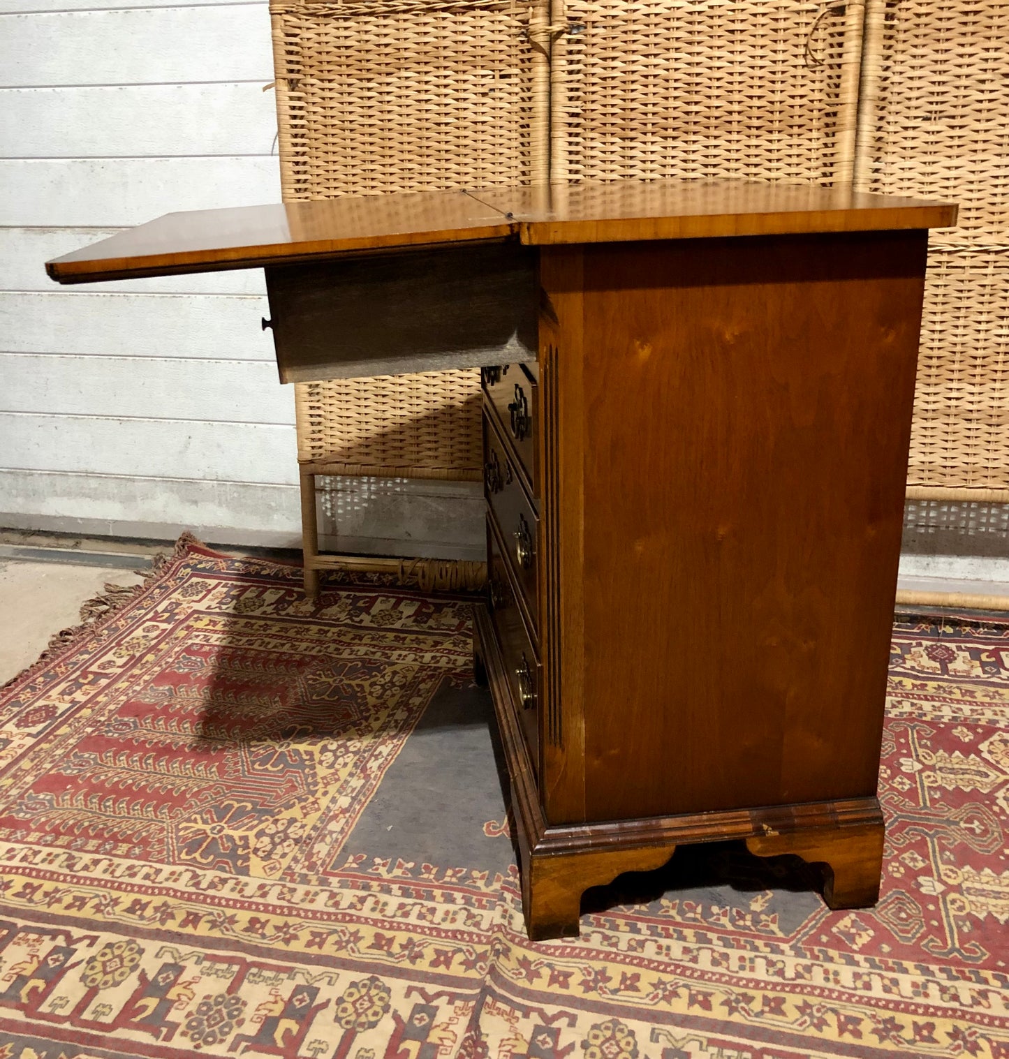 000595....Handsome Vintage Figured Walnut Chest Of Drawers/Small Chest