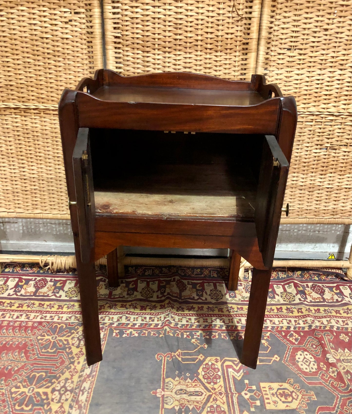 000585....Handsome Antique Mahogany Bedside Table