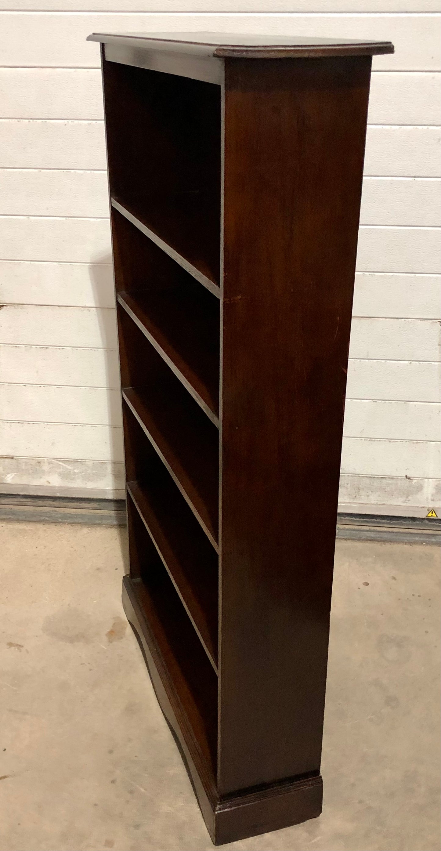 000731....Handsome Vintage Oak Bookcase / Bookshelves ( solod )