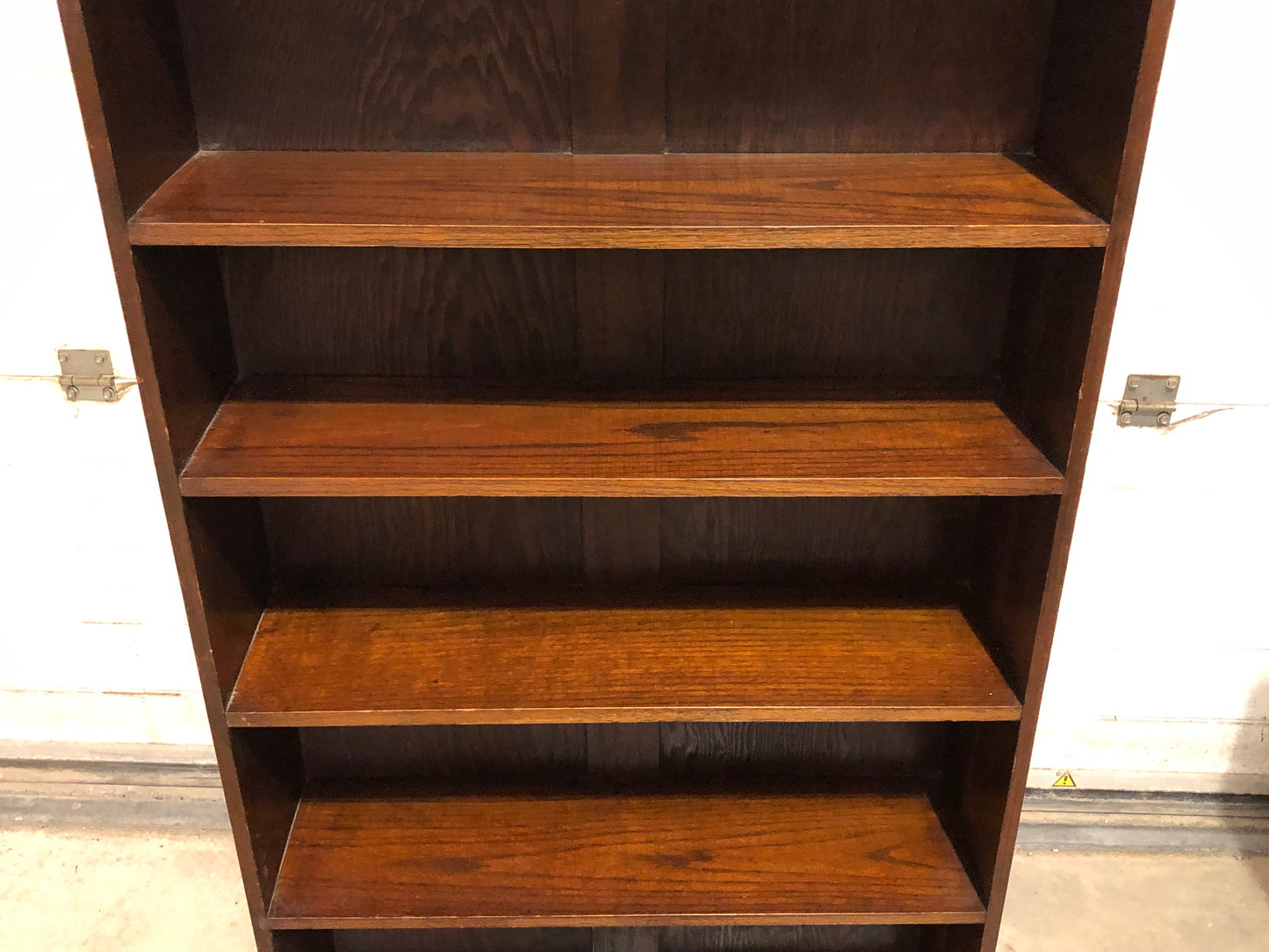 000731....Handsome Vintage Oak Bookcase / Bookshelves ( solod )