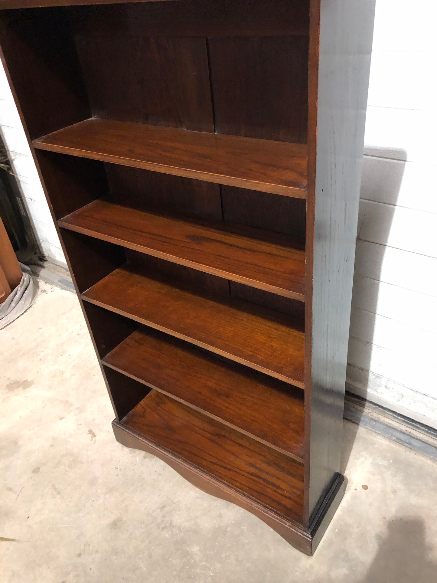 000731....Handsome Vintage Oak Bookcase / Bookshelves ( solod )