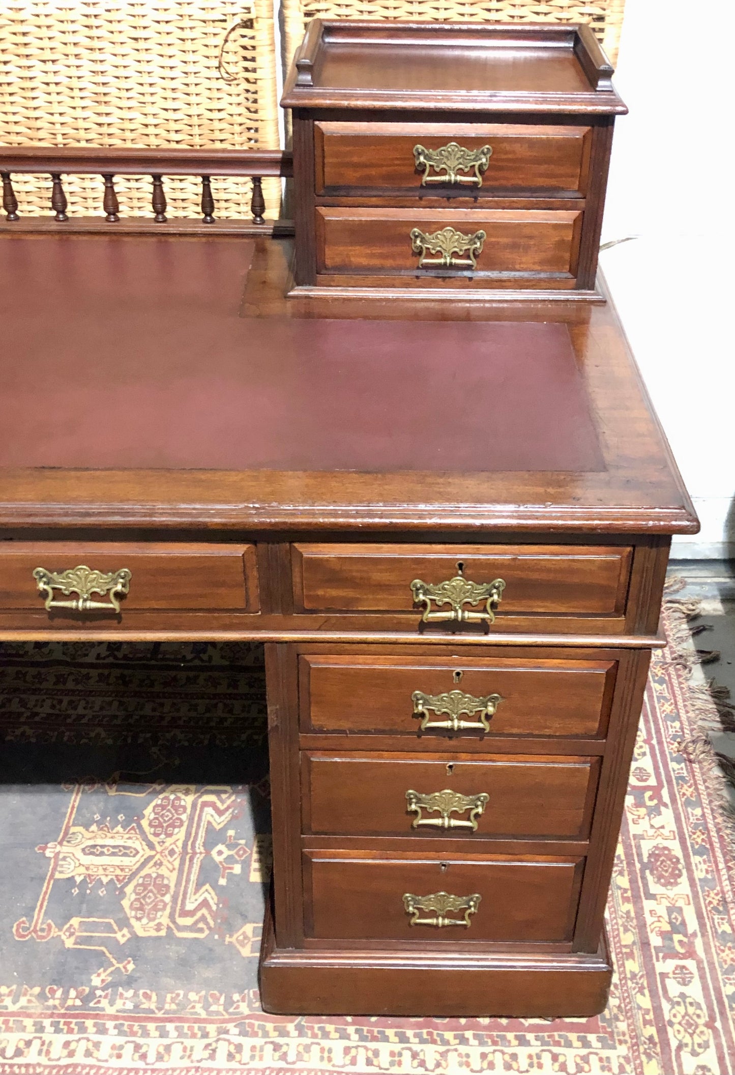 000568....Handsome Large Edwardian Walnut Pedestal Desk