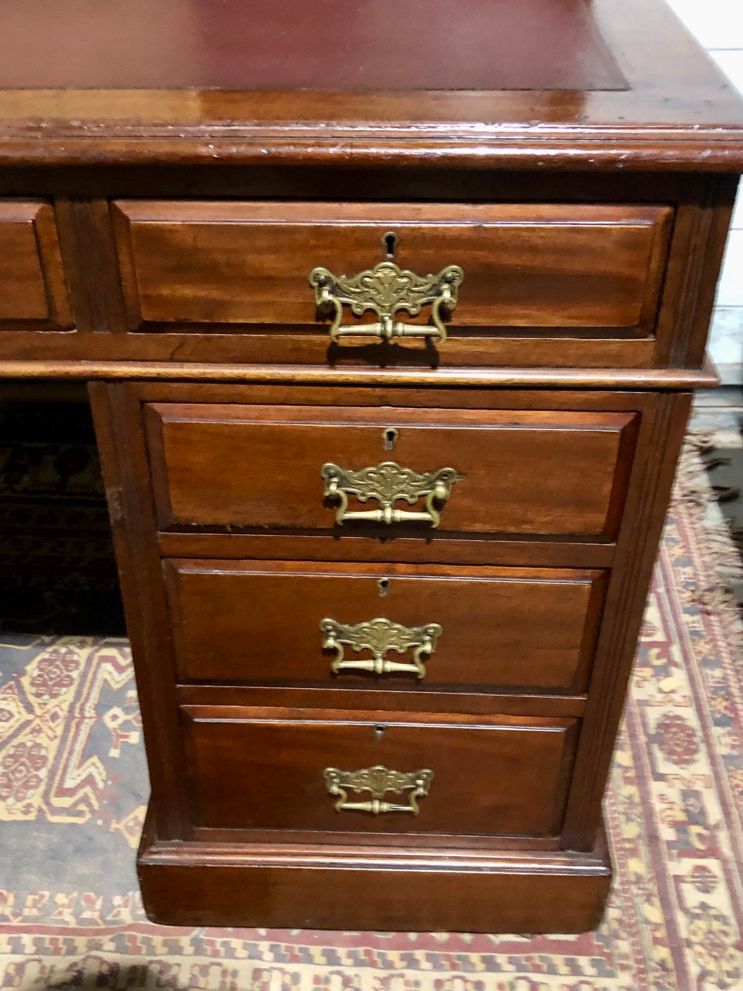 000568....Handsome Large Edwardian Walnut Pedestal Desk
