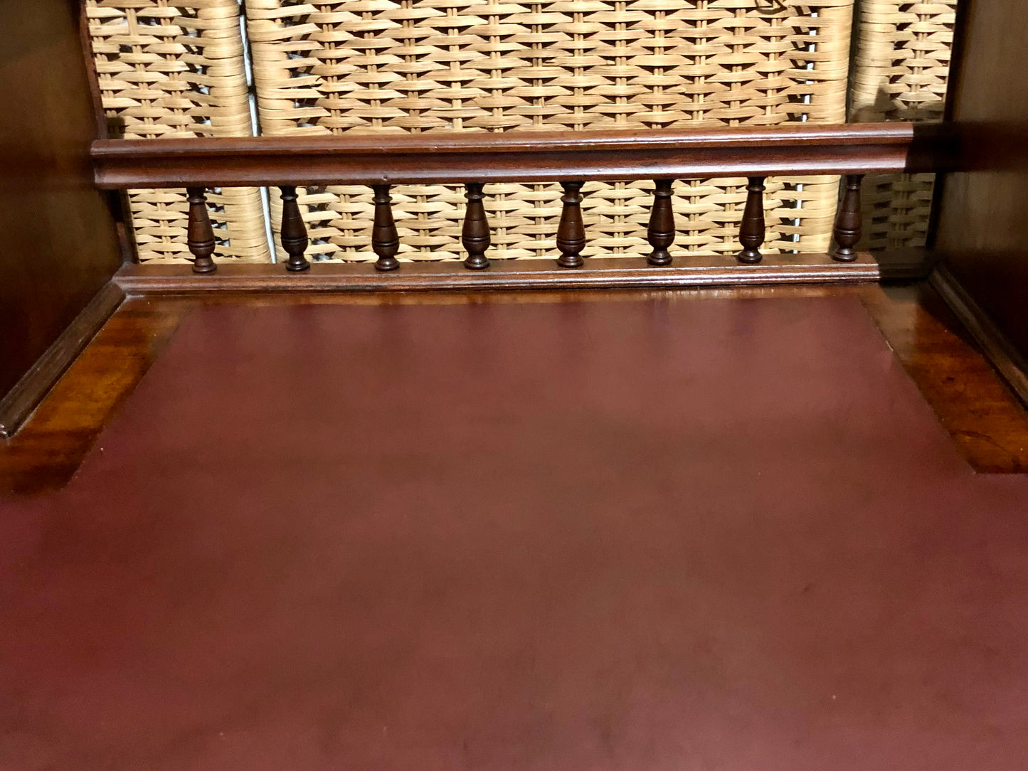 000568....Handsome Large Edwardian Walnut Pedestal Desk