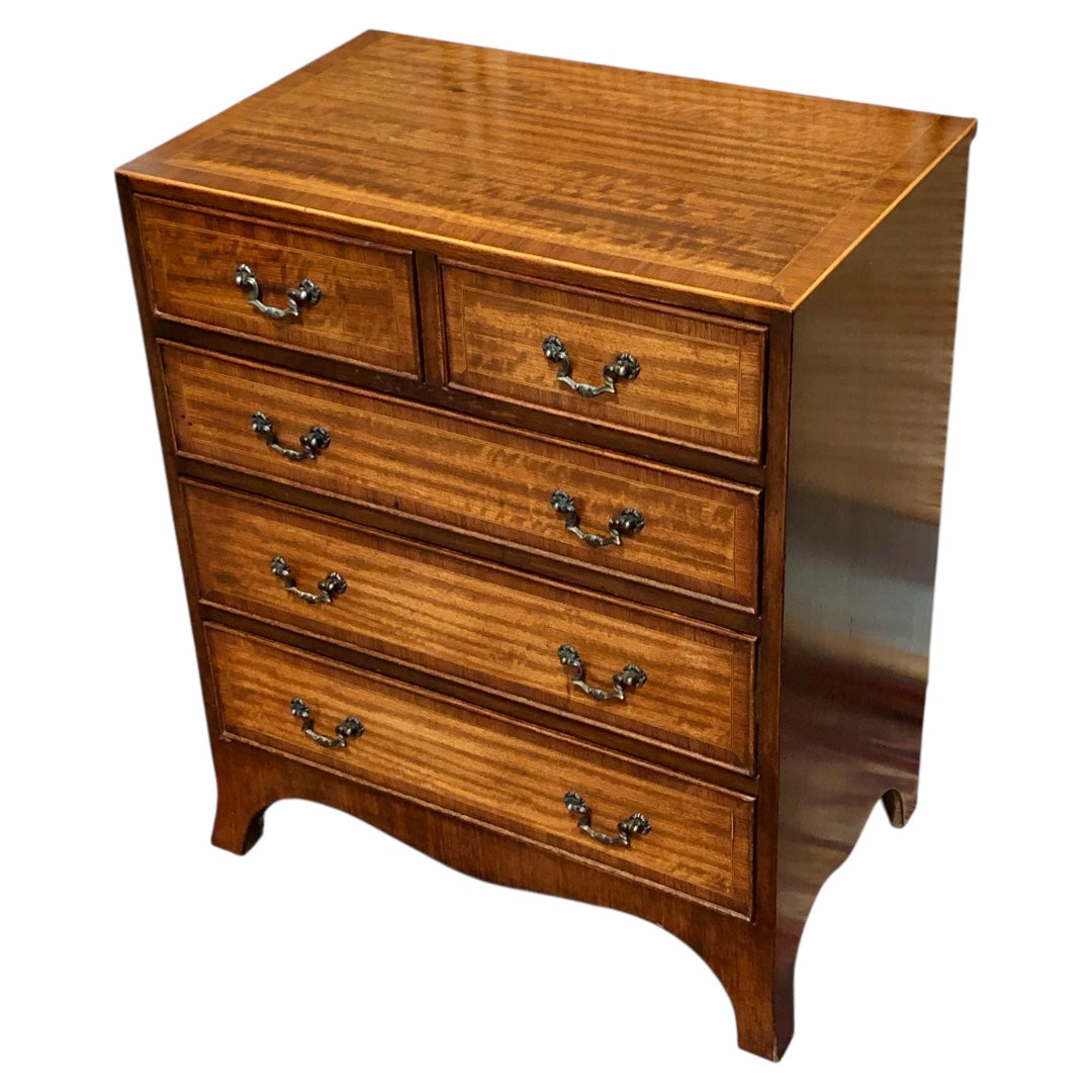 000620....Handsome Small Vintage Mahogany Chest Of Drawers