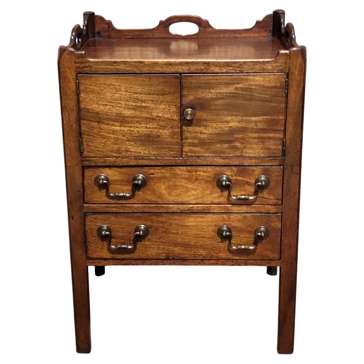 000606....Handsome George 111 Bedside /Lamp Table