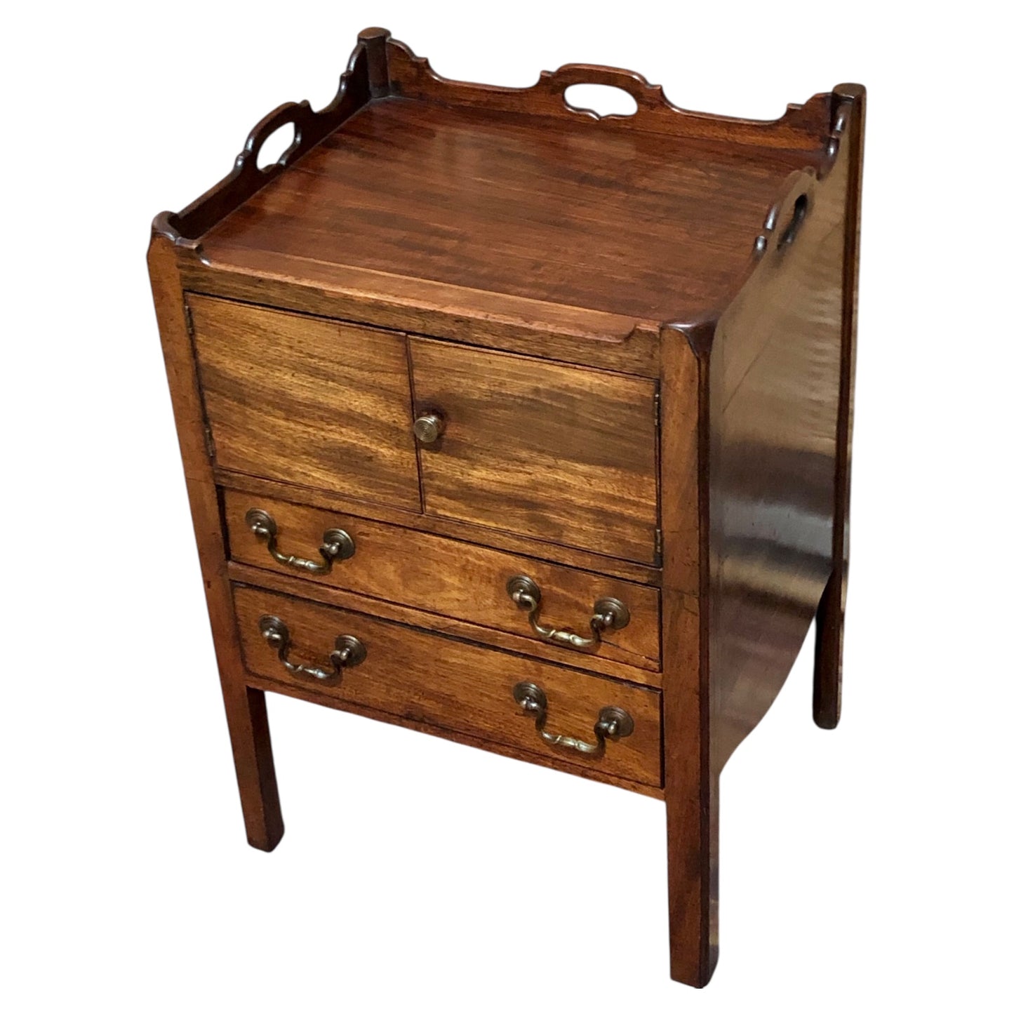 000606....Handsome George 111 Bedside /Lamp Table