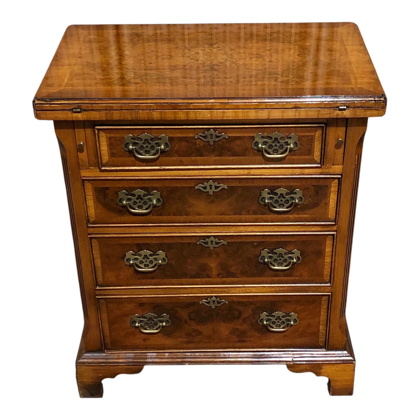 000595....Handsome Vintage Figured Walnut Chest Of Drawers/Small Chest