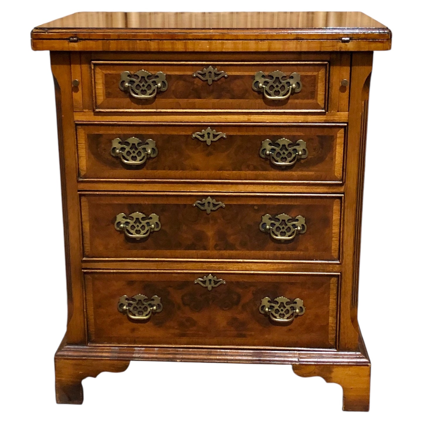 000595....Handsome Vintage Figured Walnut Chest Of Drawers/Small Chest