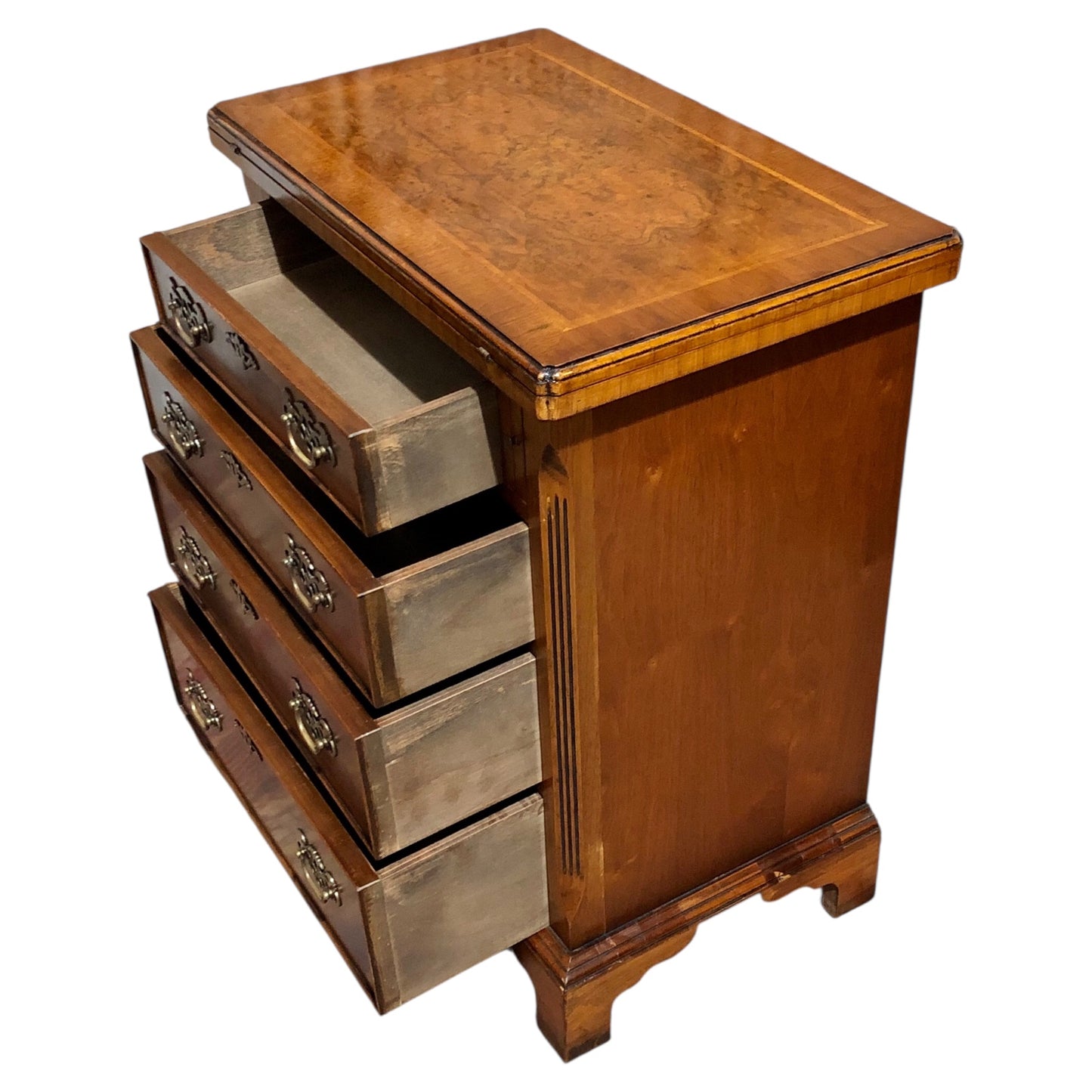 000595....Handsome Vintage Figured Walnut Chest Of Drawers/Small Chest