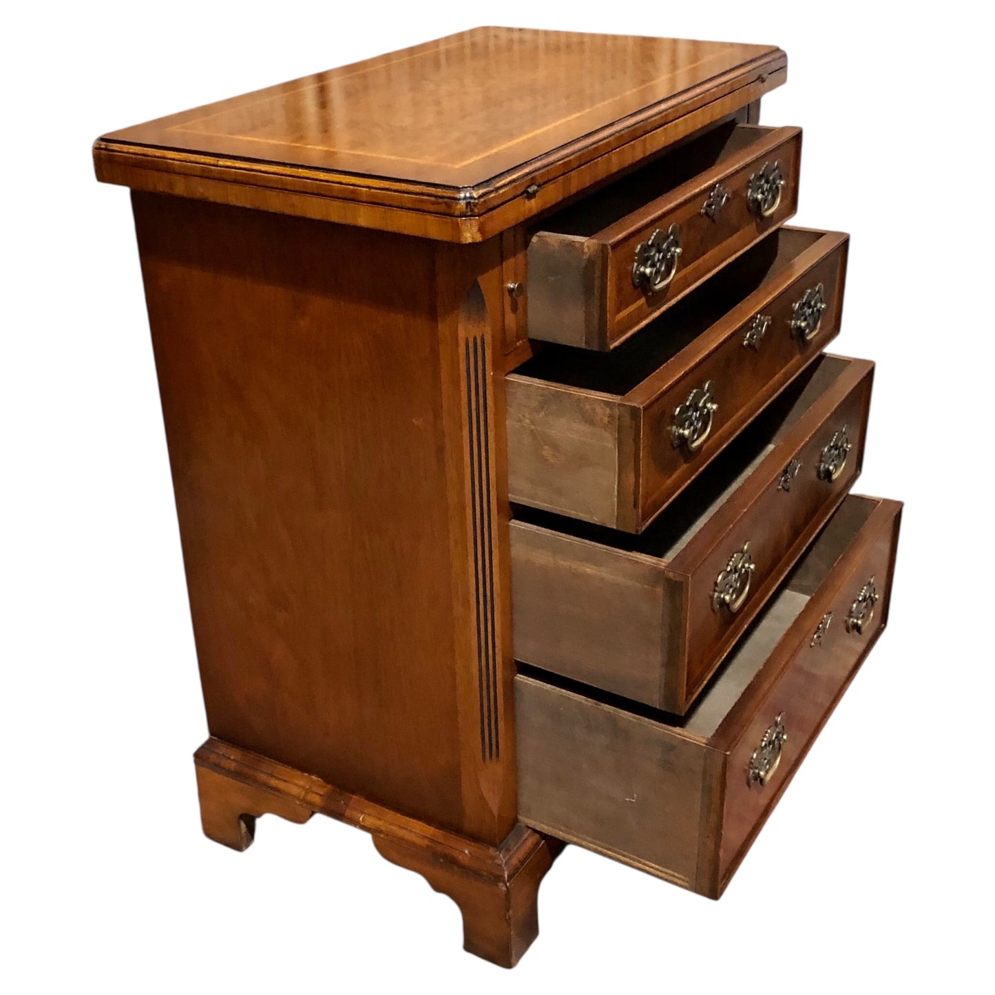 000595....Handsome Vintage Figured Walnut Chest Of Drawers/Small Chest
