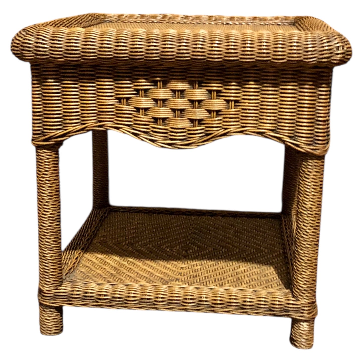 000586....Handsome Vintage Wicker Coffee Table