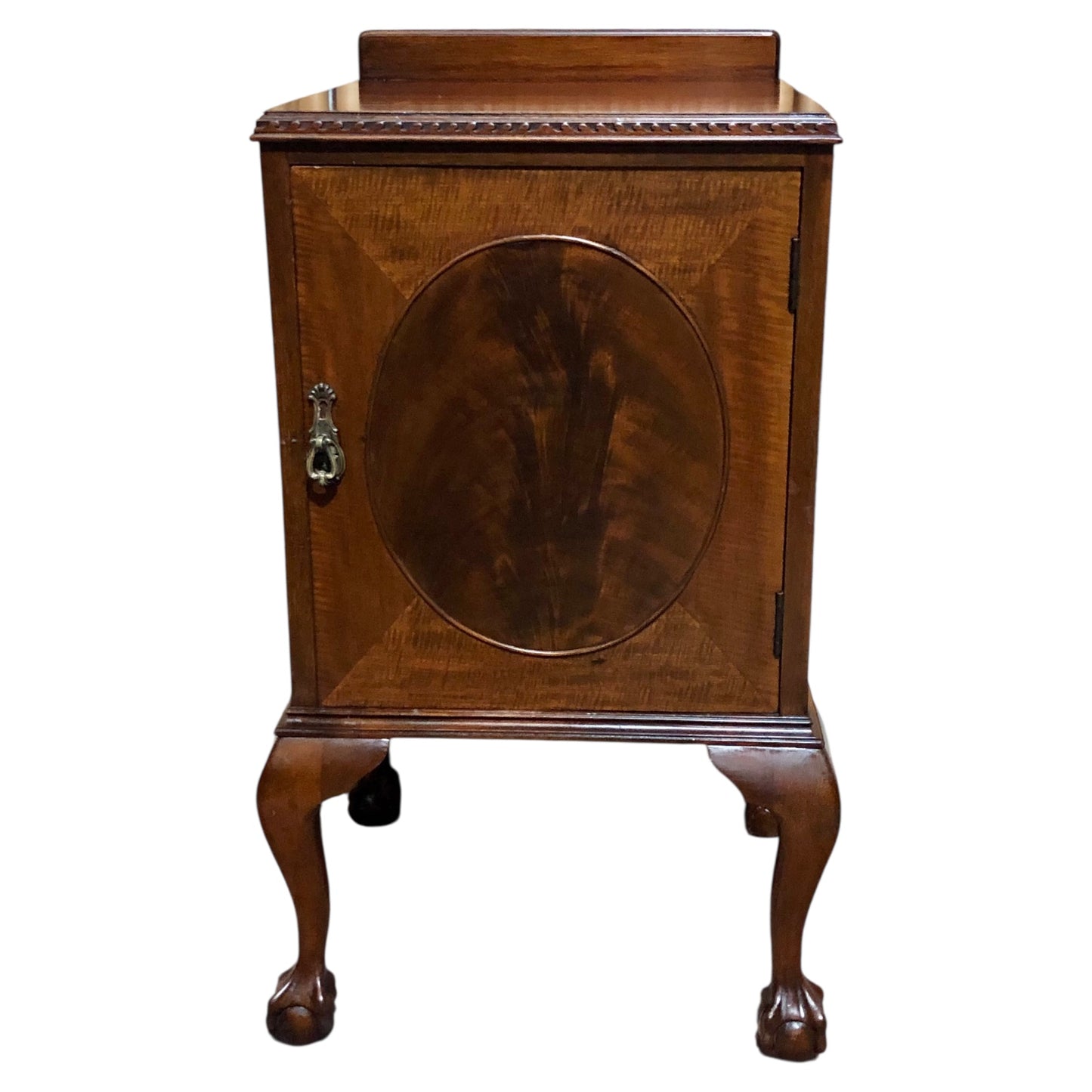 000584....Handsome Pair Of Vintage Mahogany Bedside Tables ( sold )