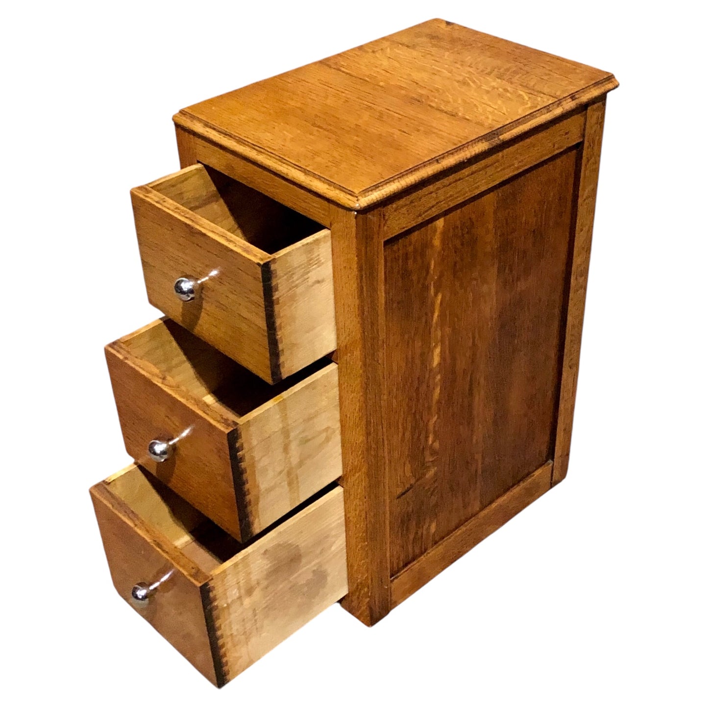 000578....Handsome Pair Of Solid Oak Art Deco Style Bedside Chests