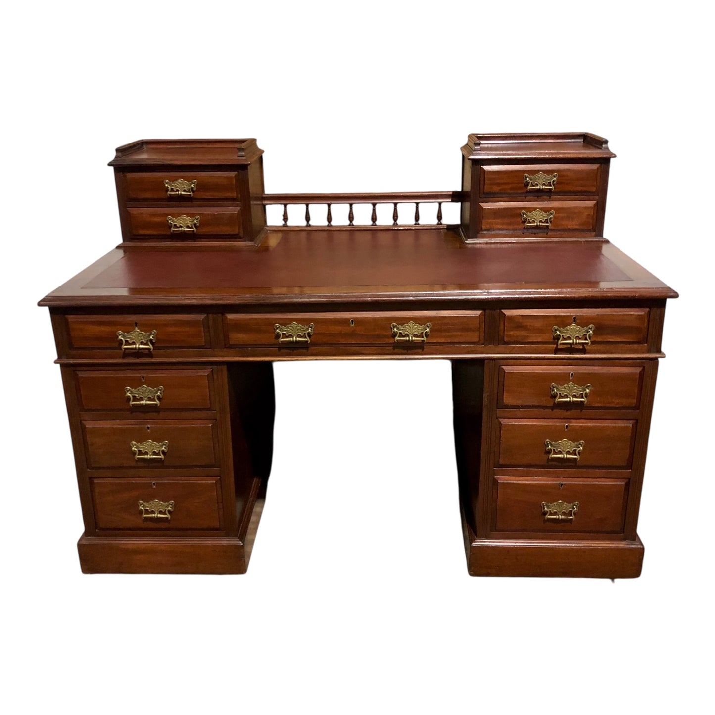 000568....Handsome Large Edwardian Walnut Pedestal Desk
