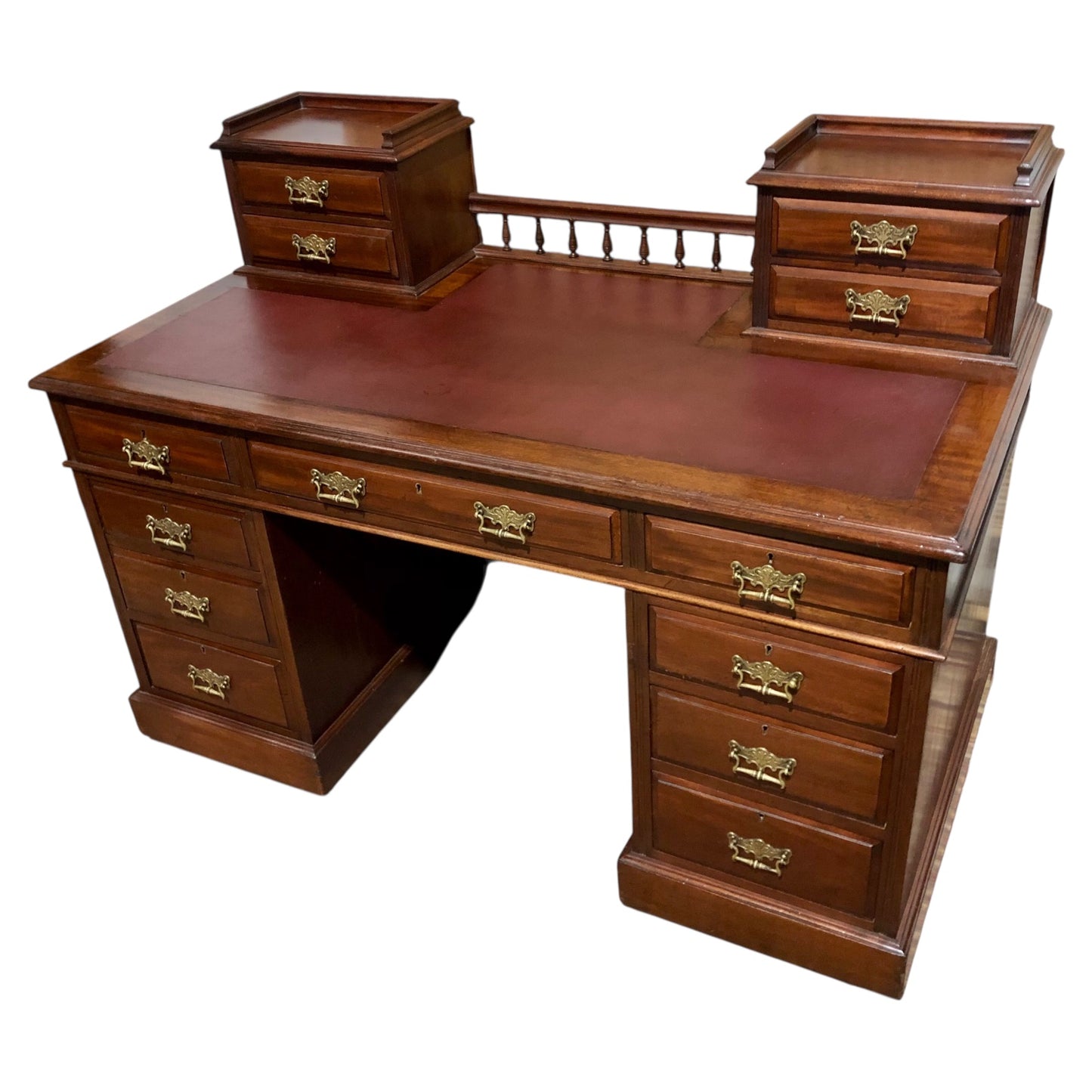 000568....Handsome Large Edwardian Walnut Pedestal Desk