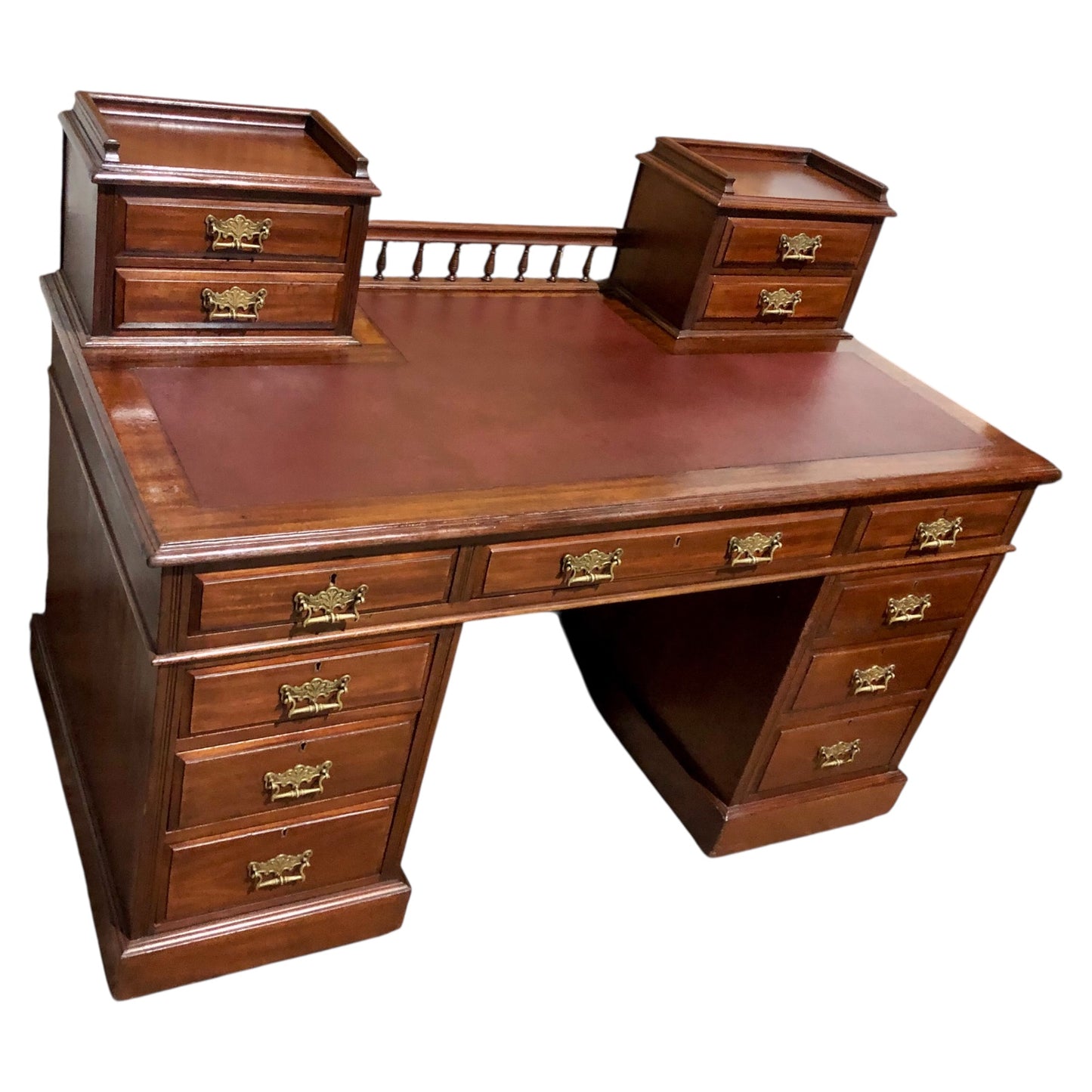 000568....Handsome Large Edwardian Walnut Pedestal Desk